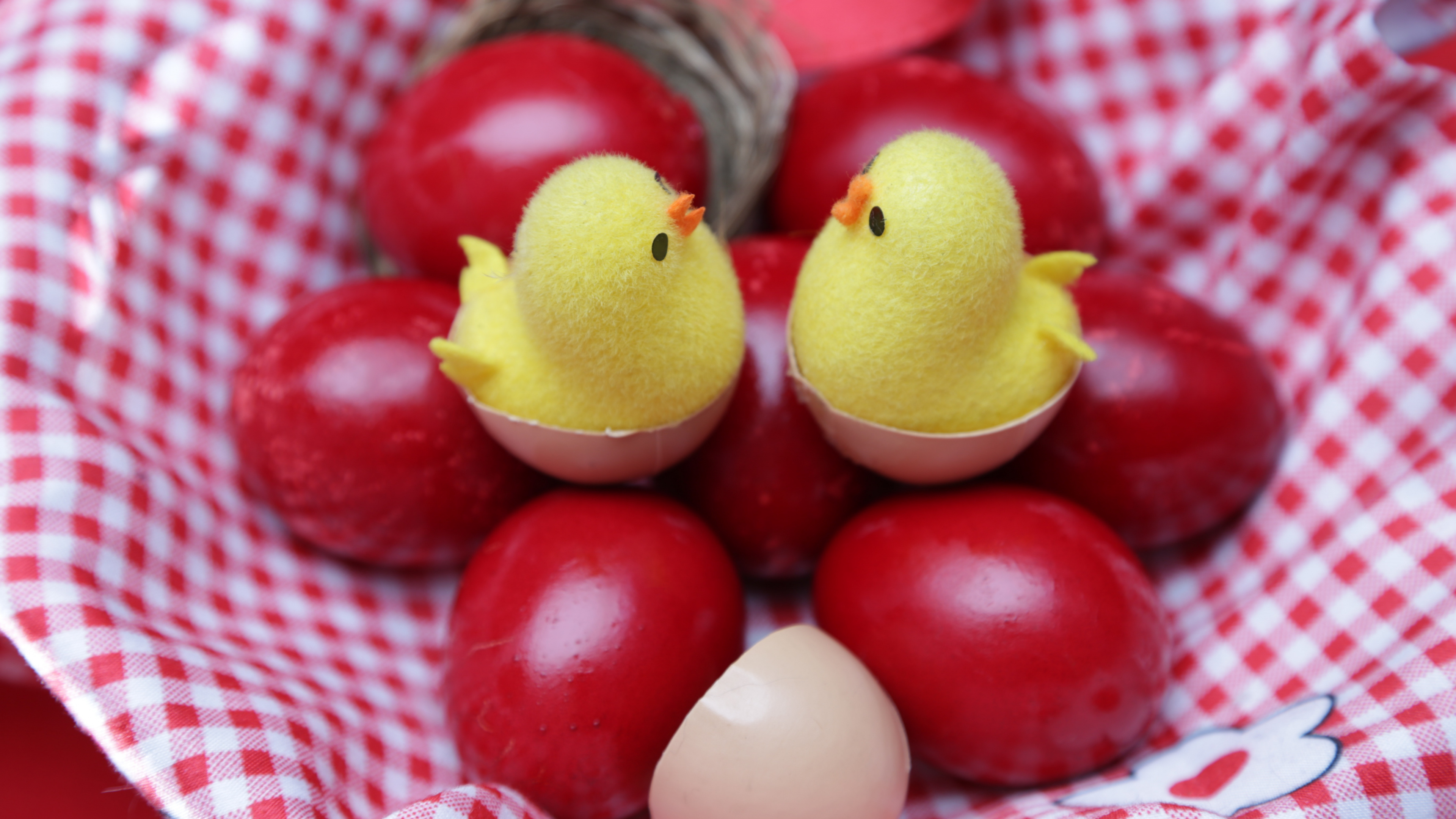 Обои пасхальное яйцо, яйцо, пища, фрукты, Маринованные яйца в разрешении 3840x2160