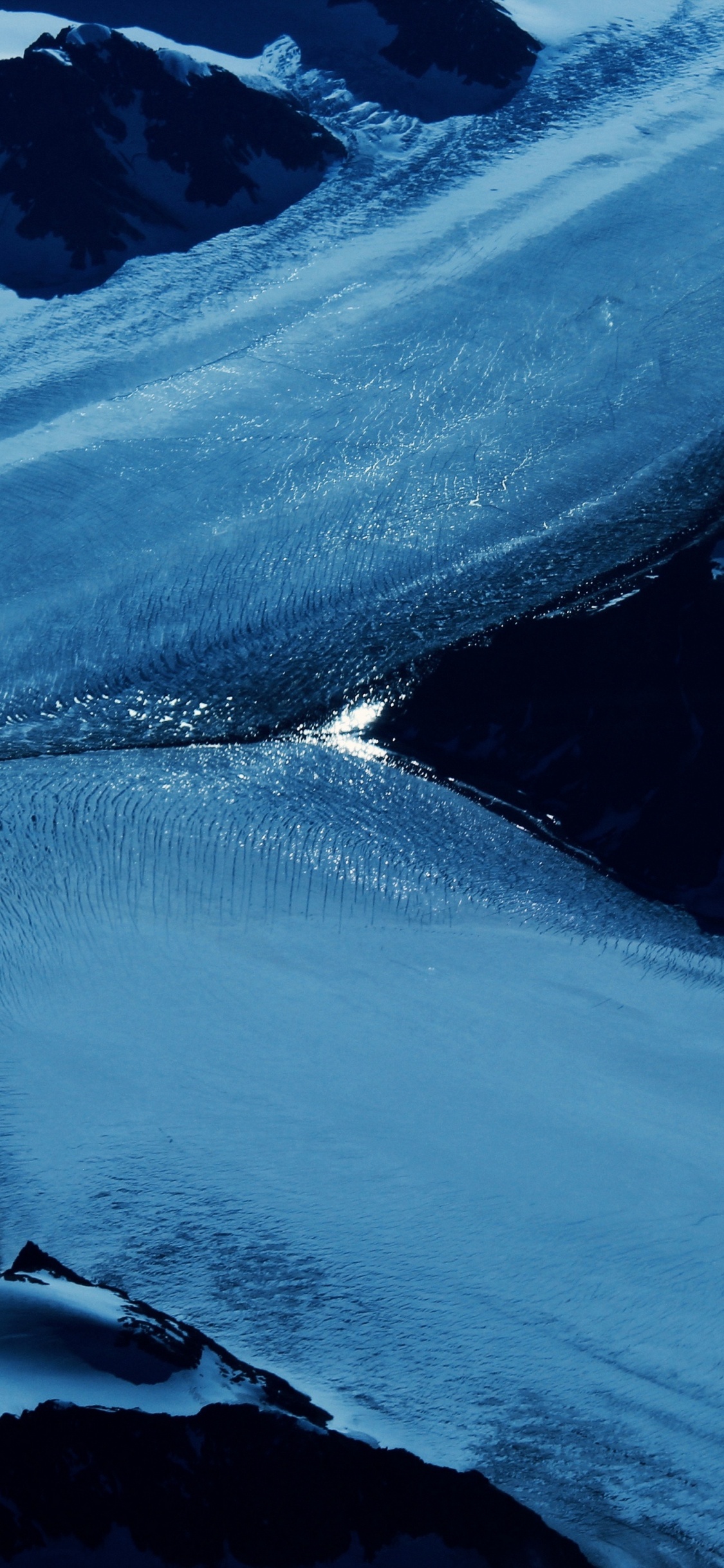 Обои синий, лед, вода, Monicka Хоув, Иван Бояркин в разрешении 1125x2436