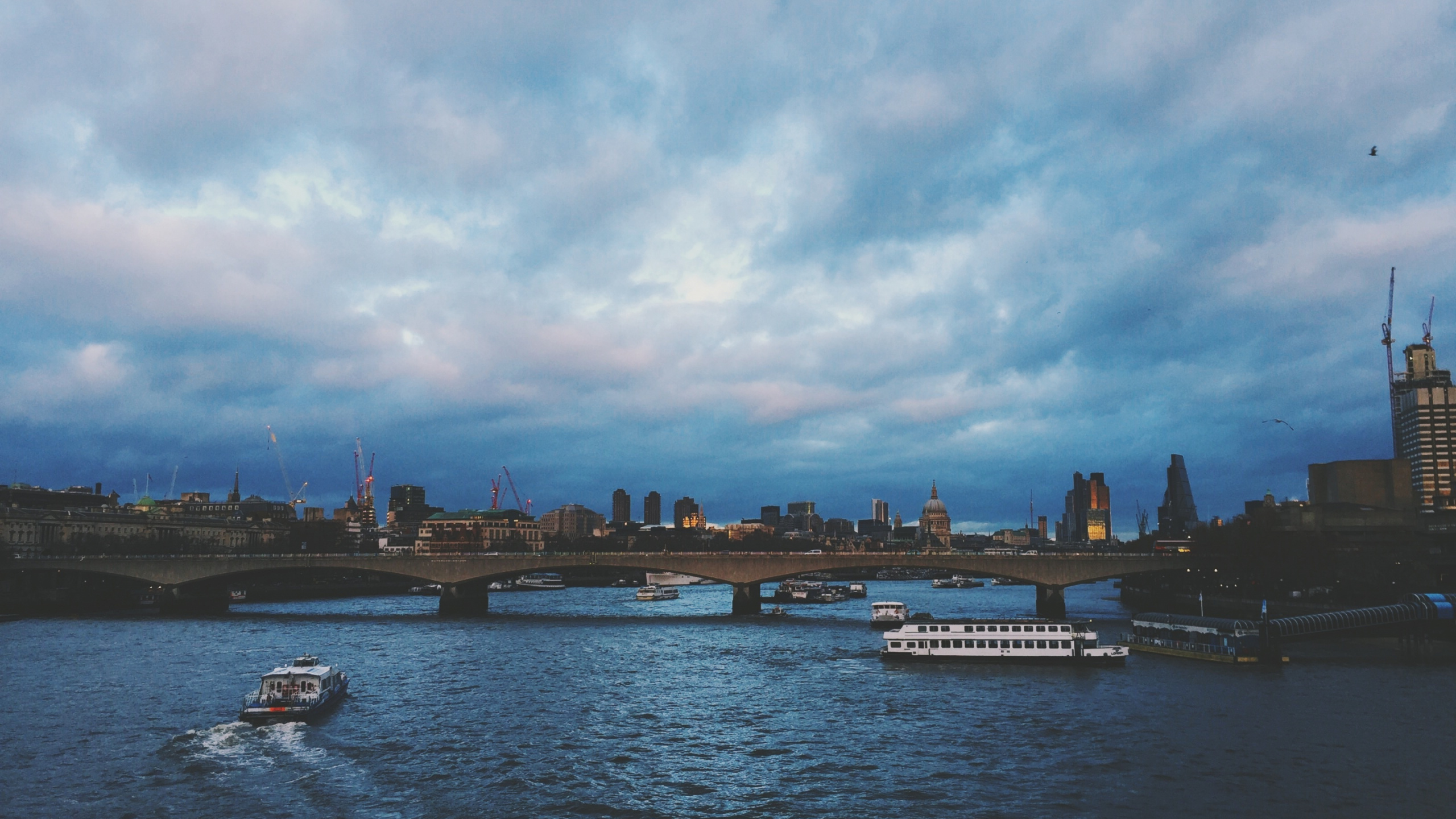 Обои Лондон, вода, реки, город, облако в разрешении 2560x1440