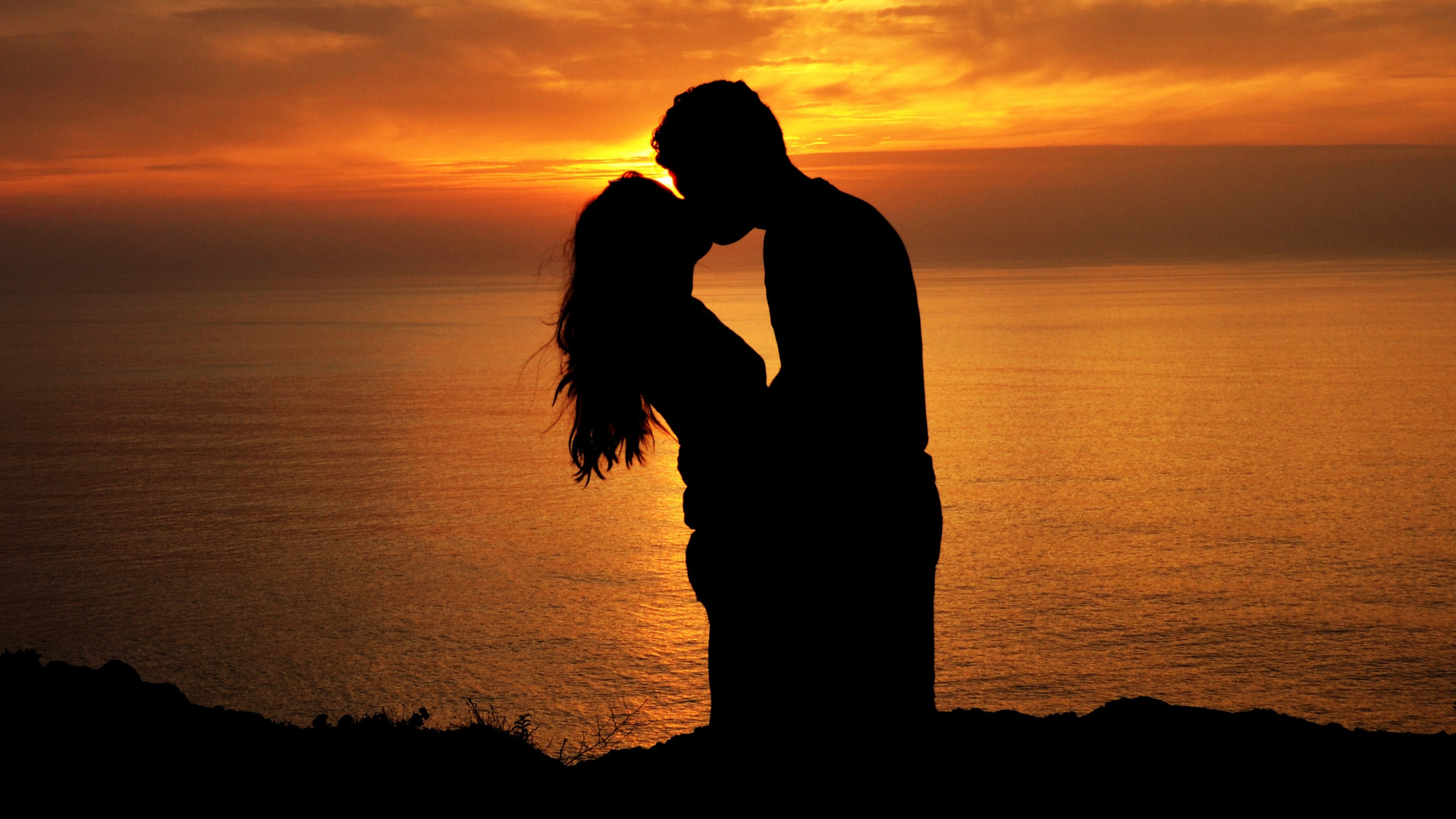 Обои роман, силуэт, Люди в природе, любовь, закат в разрешении 1920x1080