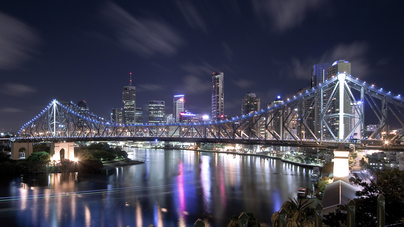 Обои мост, Радужный мост, ночь, городской пейзаж, отражение в разрешении 1366x768