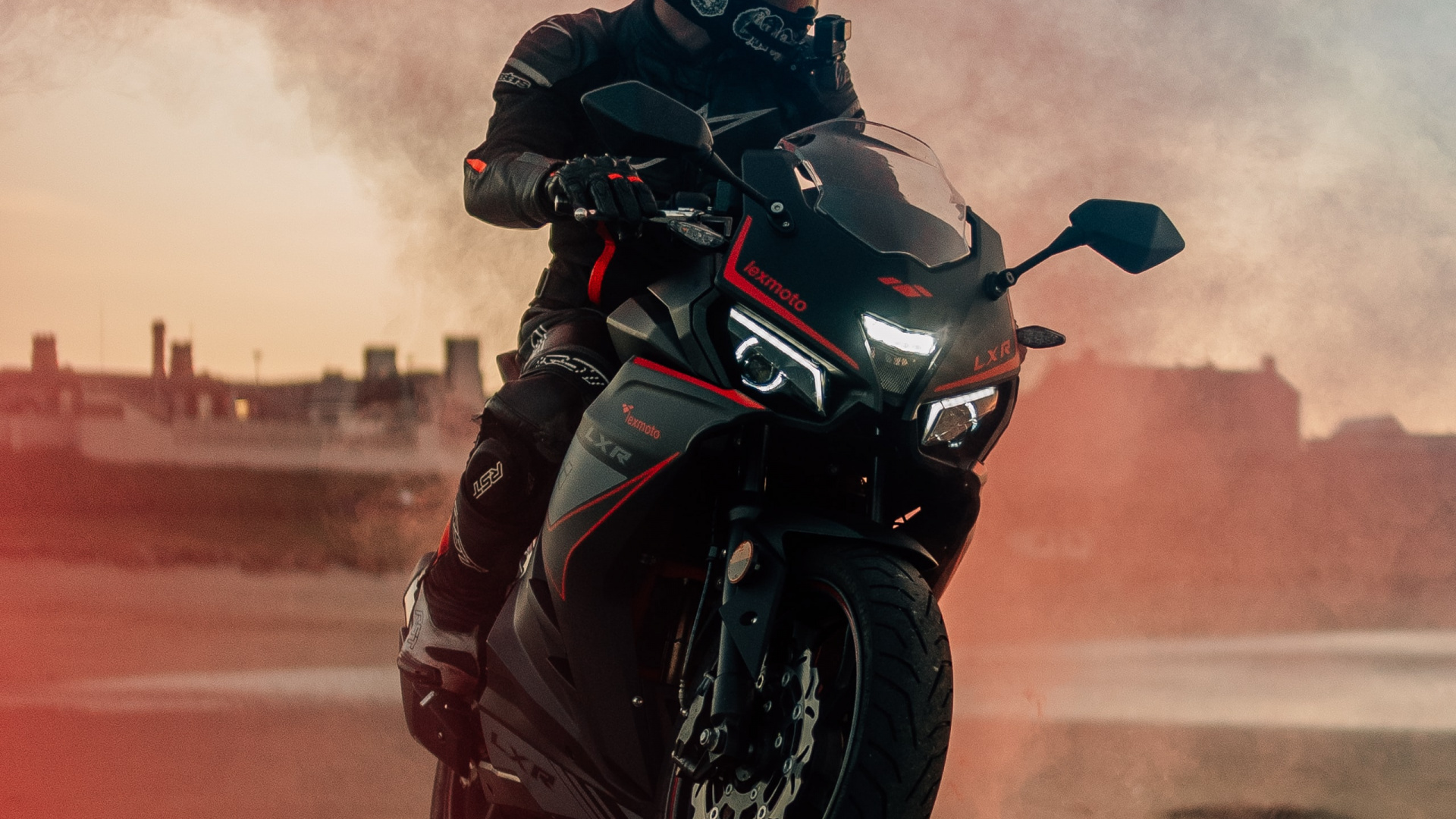 Обои черный мотоцикл, мотоциклетный шлем, мотоцикл, легковые автомобили, Байерише Моторен Верке АГ в разрешении 1920x1080