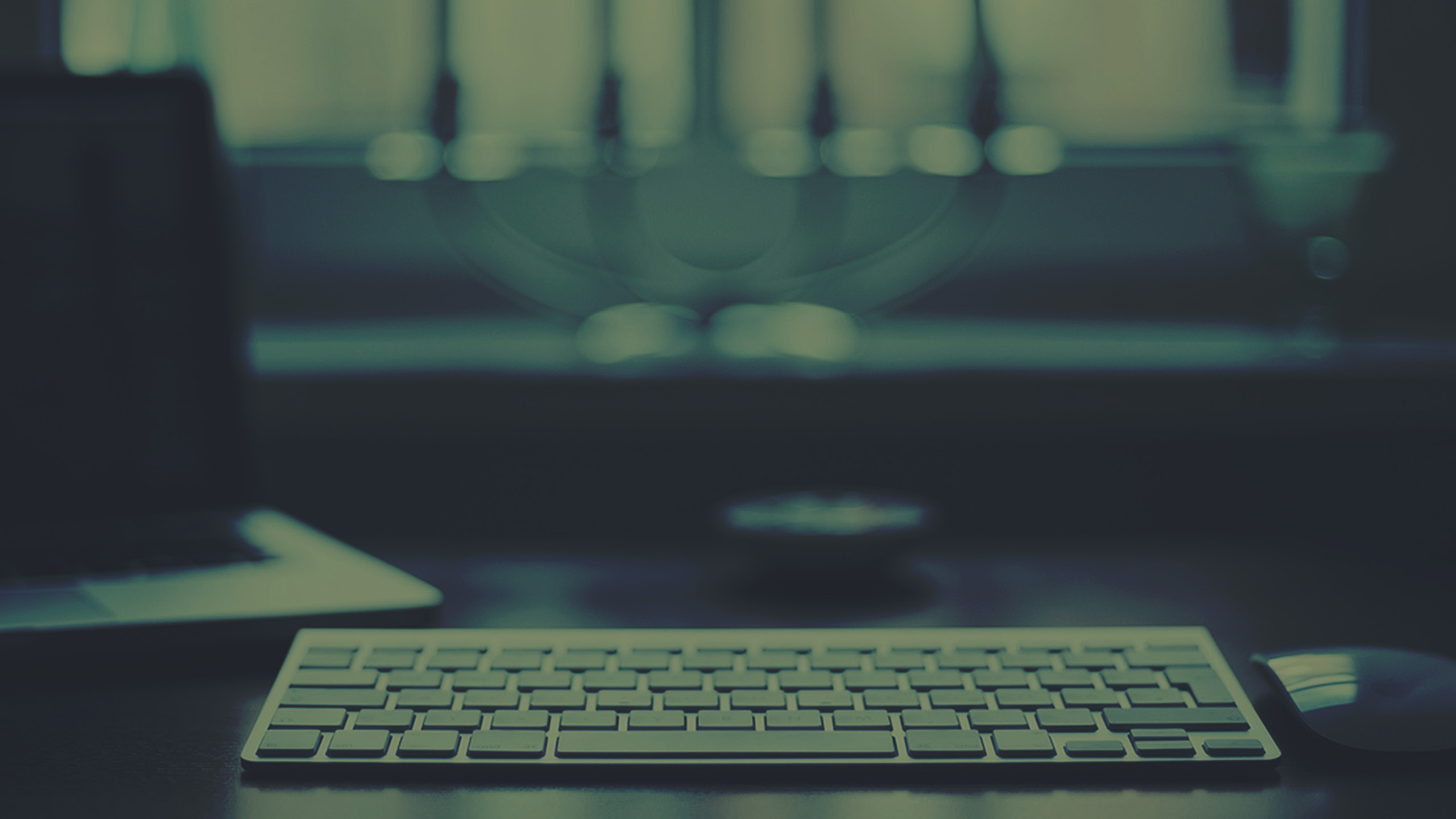 Обои зеленый, свет, технологии, электронное устройство, технология в разрешении 2560x1440