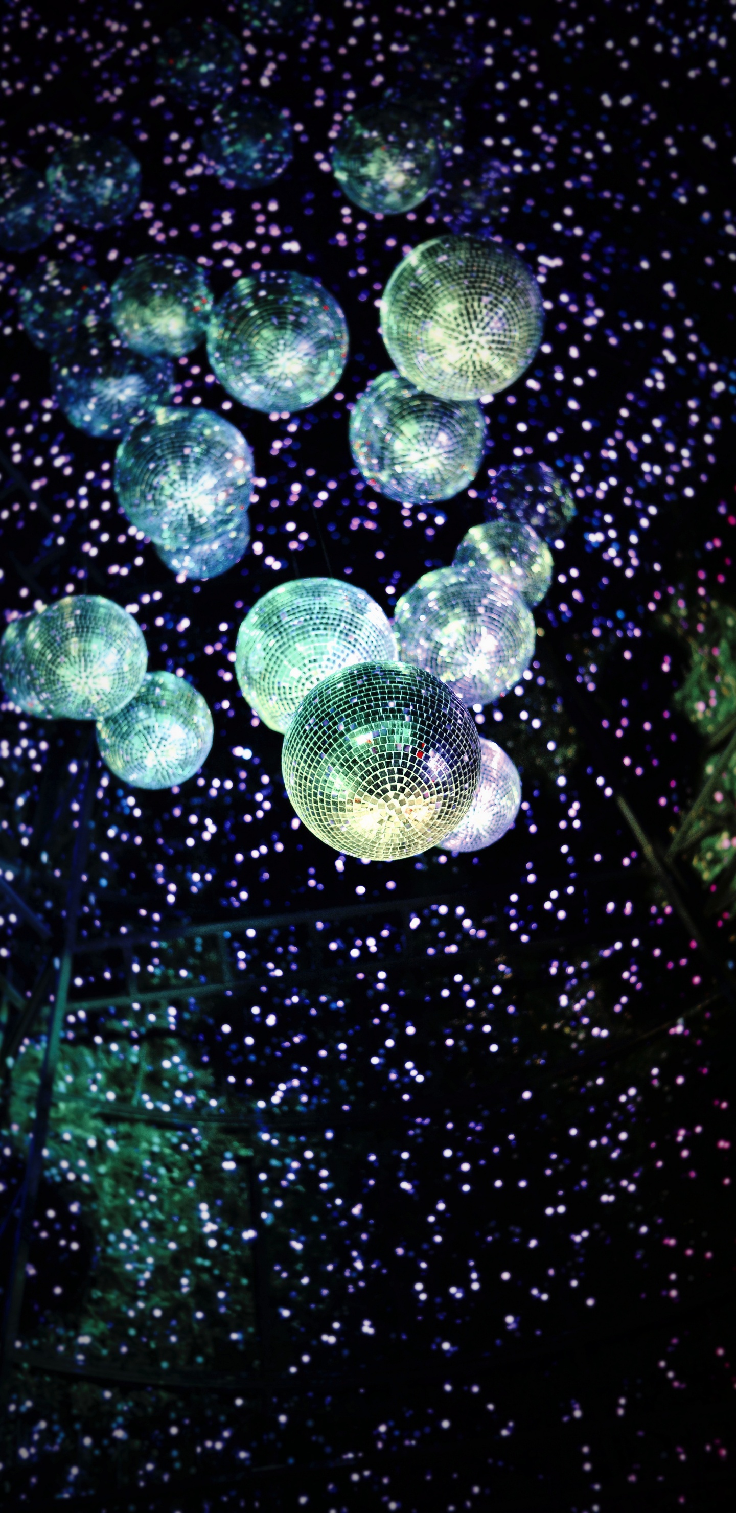 Обои ночной клуб, вода, космос, сфера, круг в разрешении 1440x2960