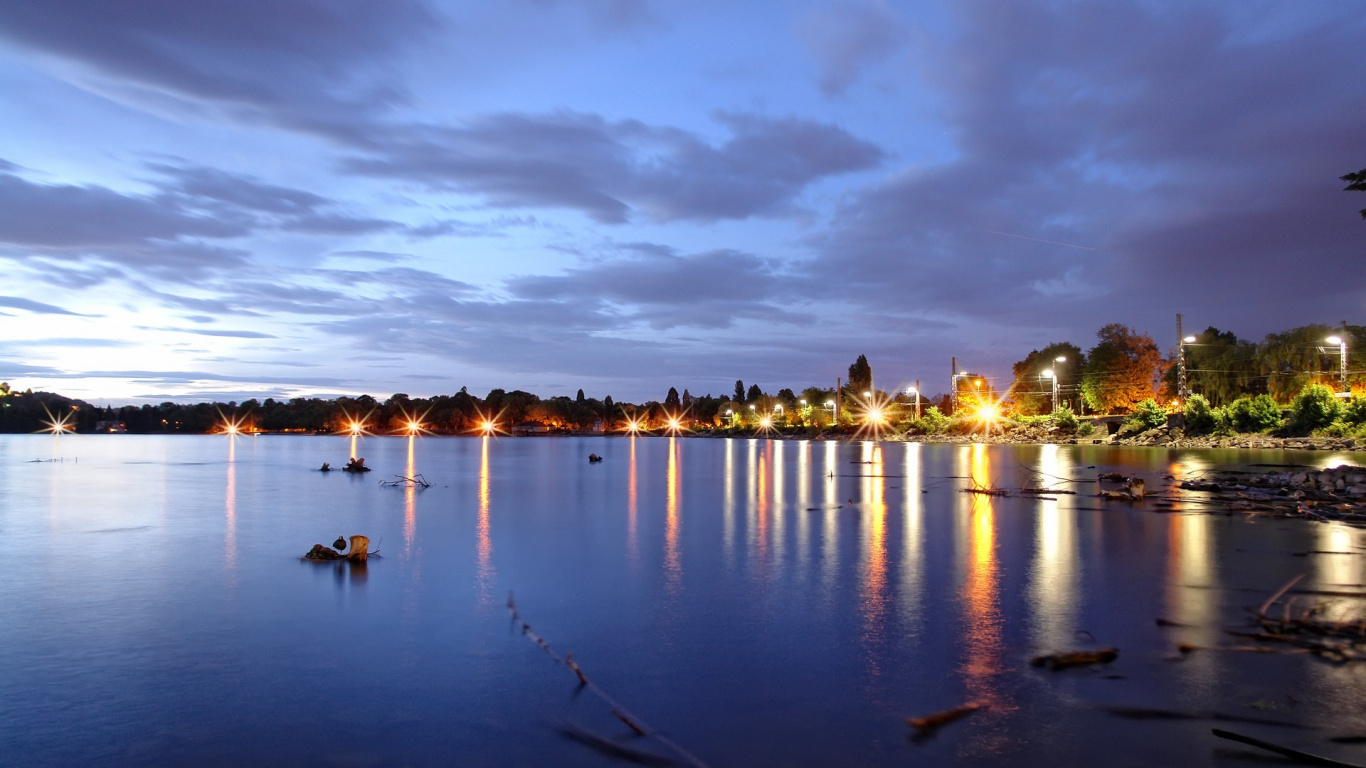 Обои отражение, водоем, вода, природа, облако в разрешении 1366x768