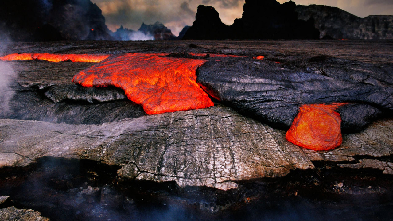 Обои вулкан, лава, рок, формирование, уголь в разрешении 1280x720