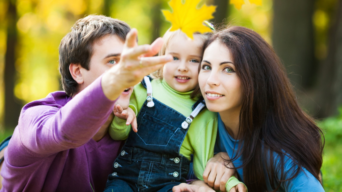 Обои люди, ребенок, дружба, забава, выражение лица в разрешении 1366x768