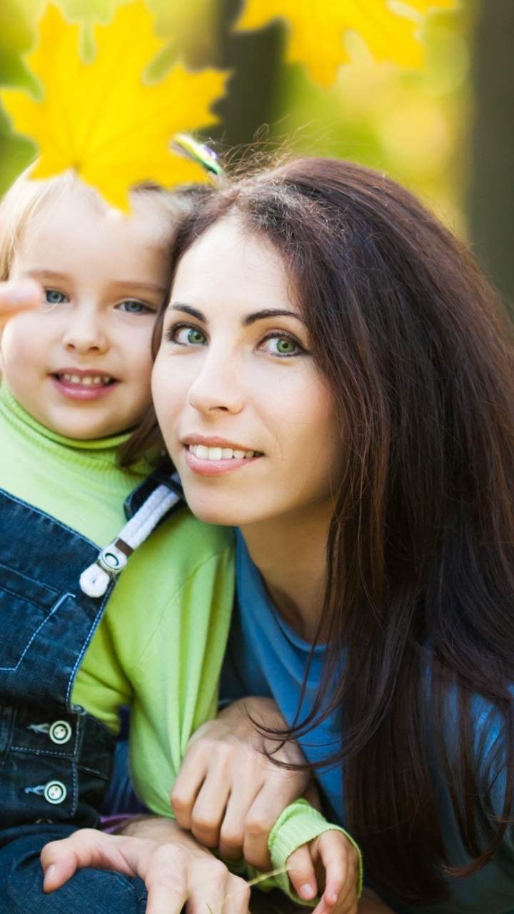 Обои люди, ребенок, дружба, забава, выражение лица в разрешении 720x1280