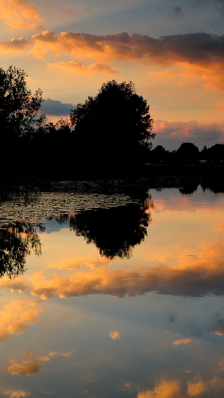 Обои отражение, закат, природа, вода, восход солнца в разрешении 750x1334