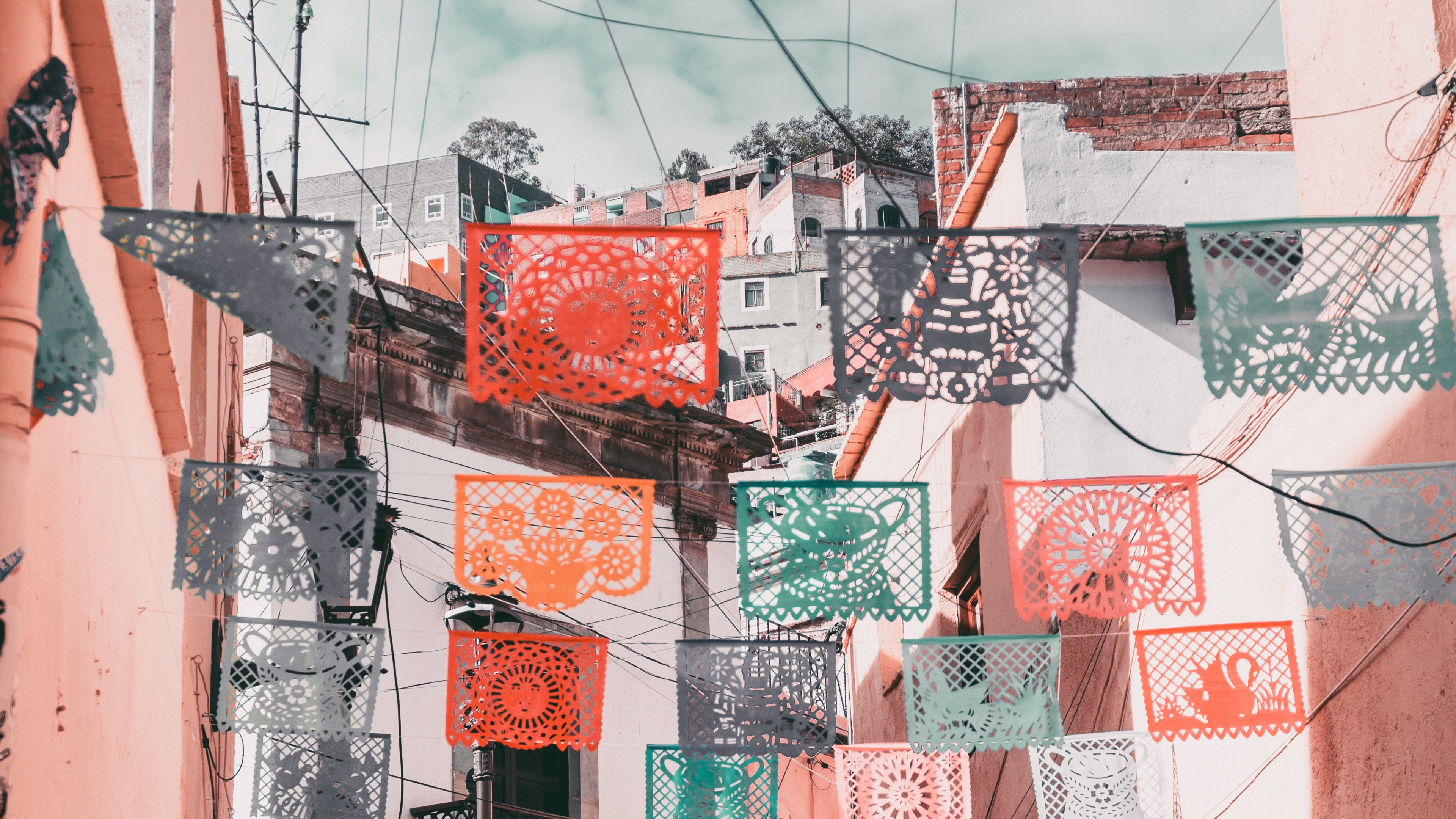 Обои архитектура, красный цвет, синий, стена, розовый в разрешении 3840x2160