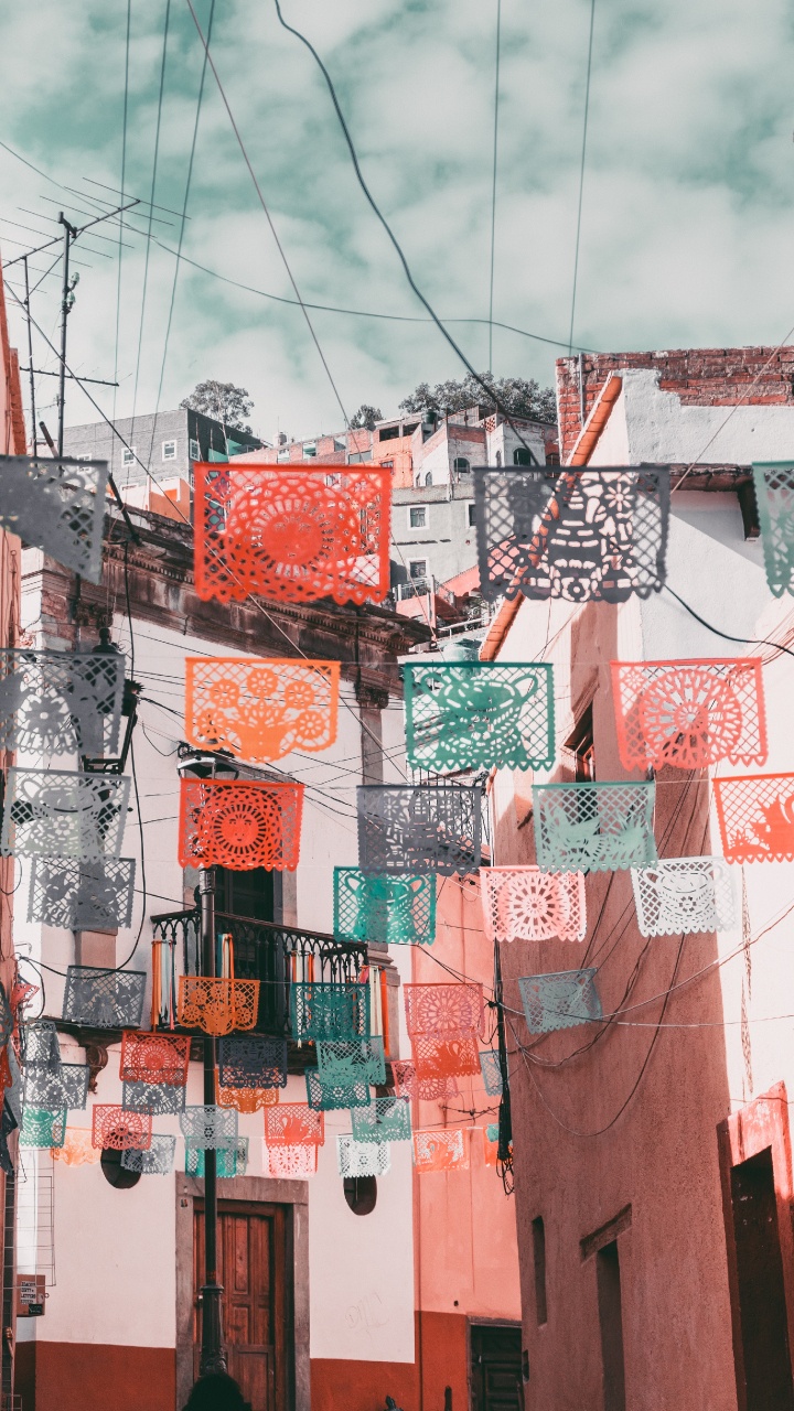 Обои архитектура, красный цвет, синий, стена, розовый в разрешении 720x1280