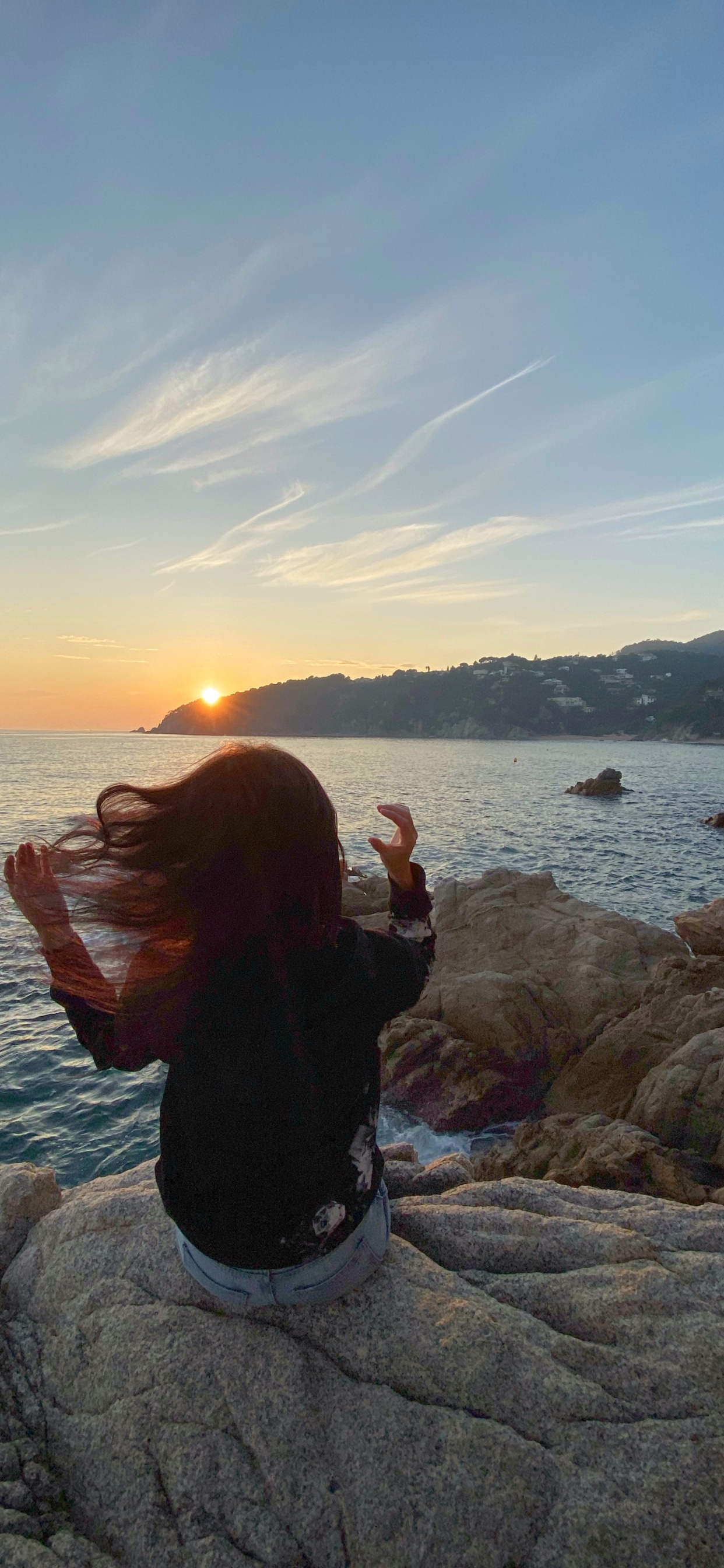 Обои море, волосы, водоем, человек, природа в разрешении 1242x2688