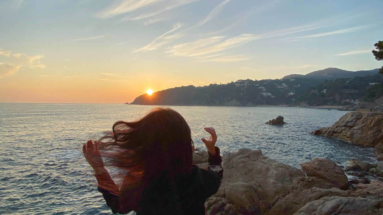 Обои море, волосы, водоем, человек, природа в разрешении 1280x720