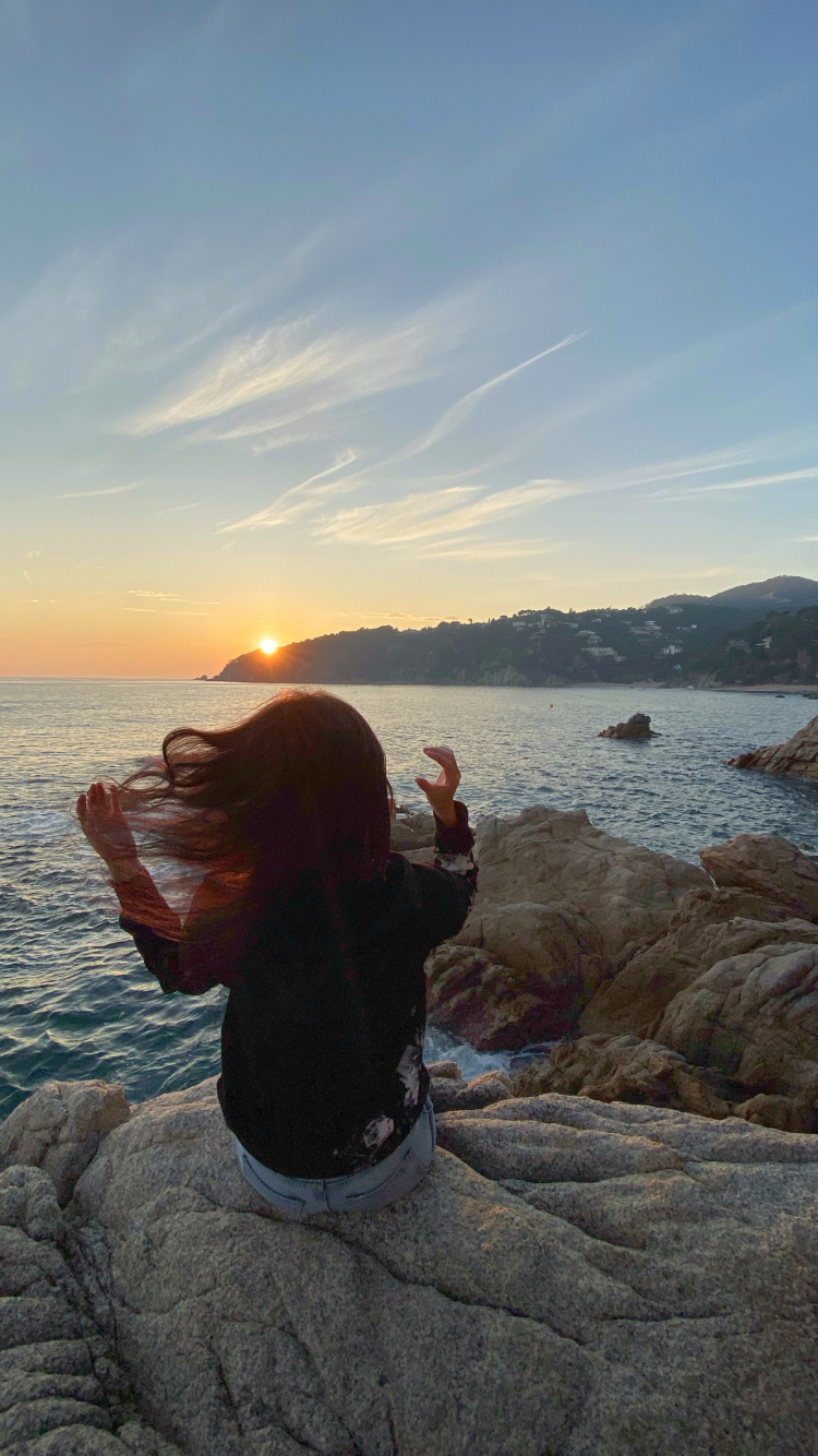 Обои море, волосы, водоем, человек, природа в разрешении 750x1334