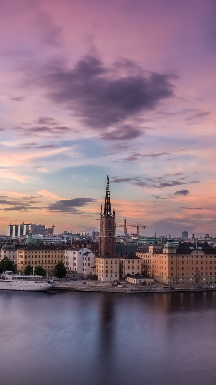 Обои облако, город, городской пейзаж, отражение, закат в разрешении 750x1334