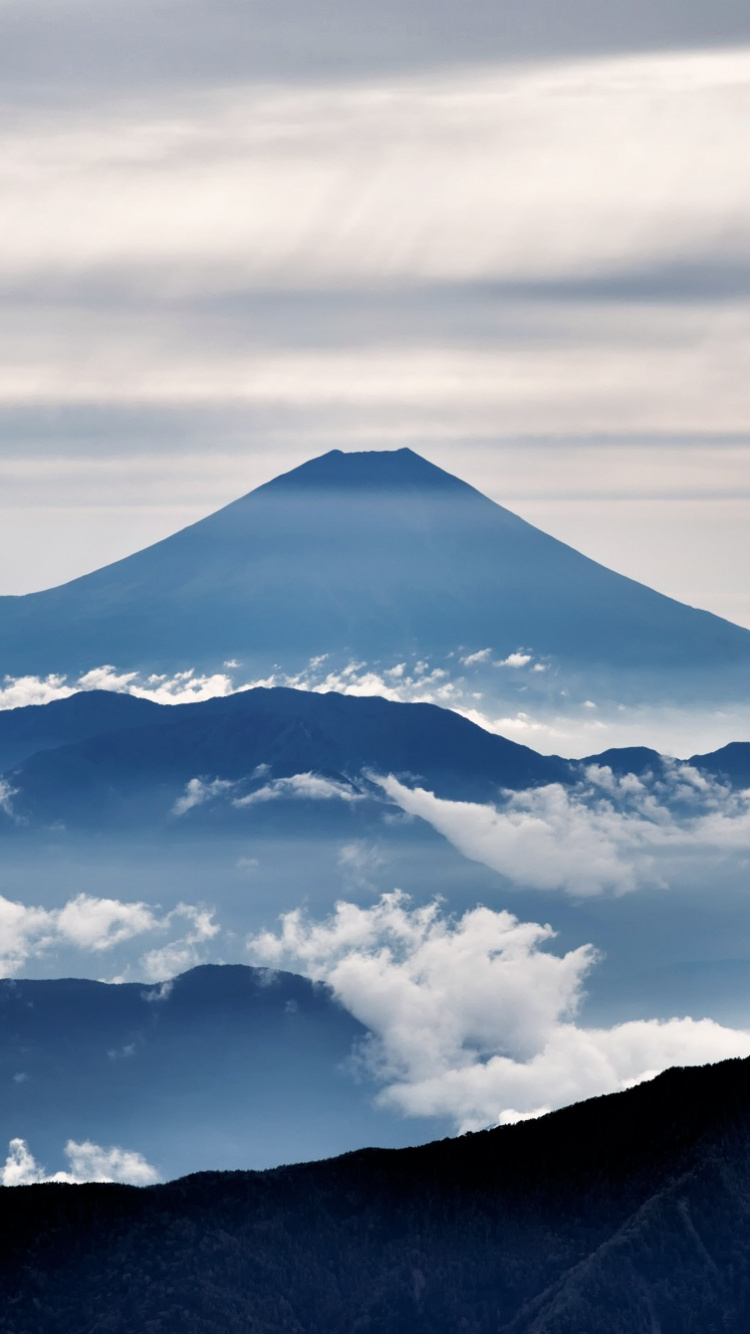 Обои гора, горный рельеф, стратовулкан, облако, горный хребет в разрешении 750x1334