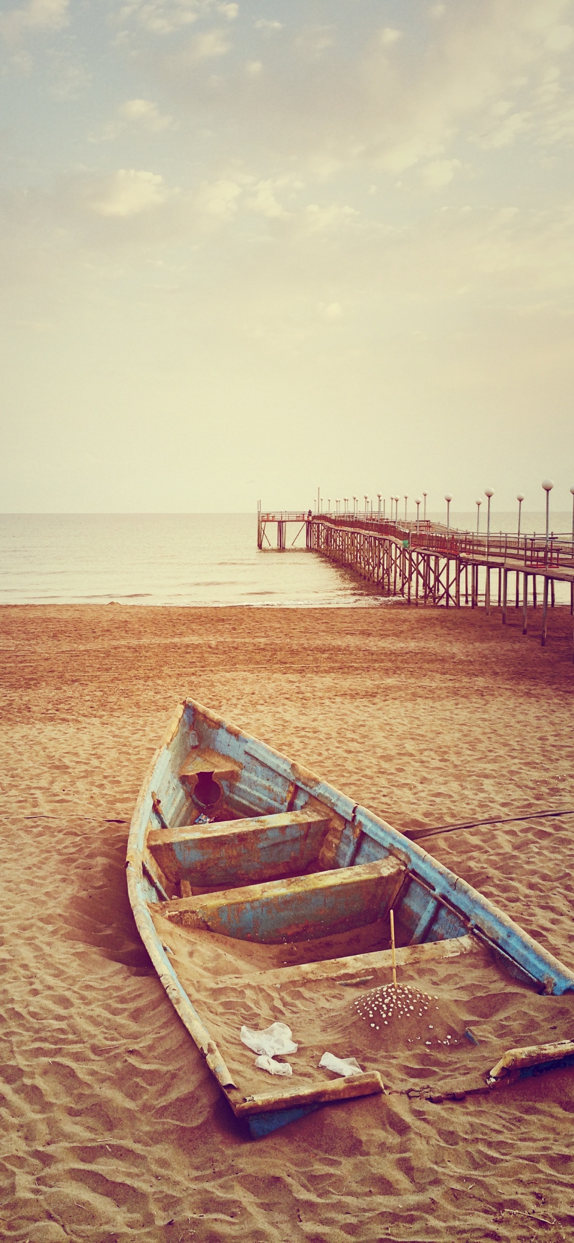 Обои вода, лодка, древесина, судно, пляж в разрешении 1125x2436