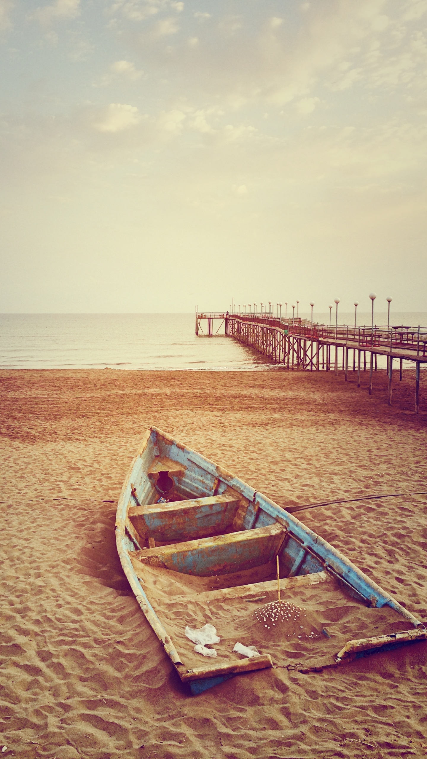 Обои вода, лодка, древесина, судно, пляж в разрешении 1440x2560