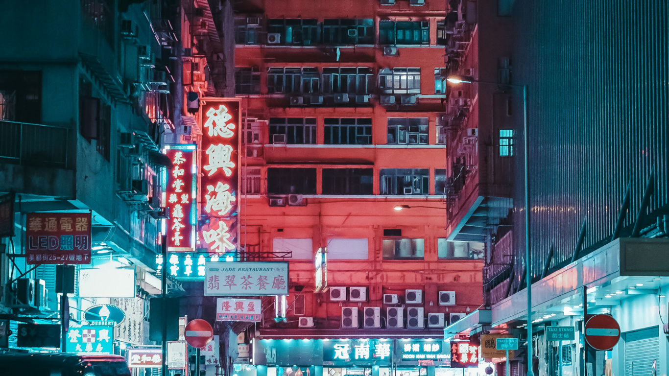 Обои уличный фонарь, город, улица, здание, легковые автомобили в разрешении 1366x768