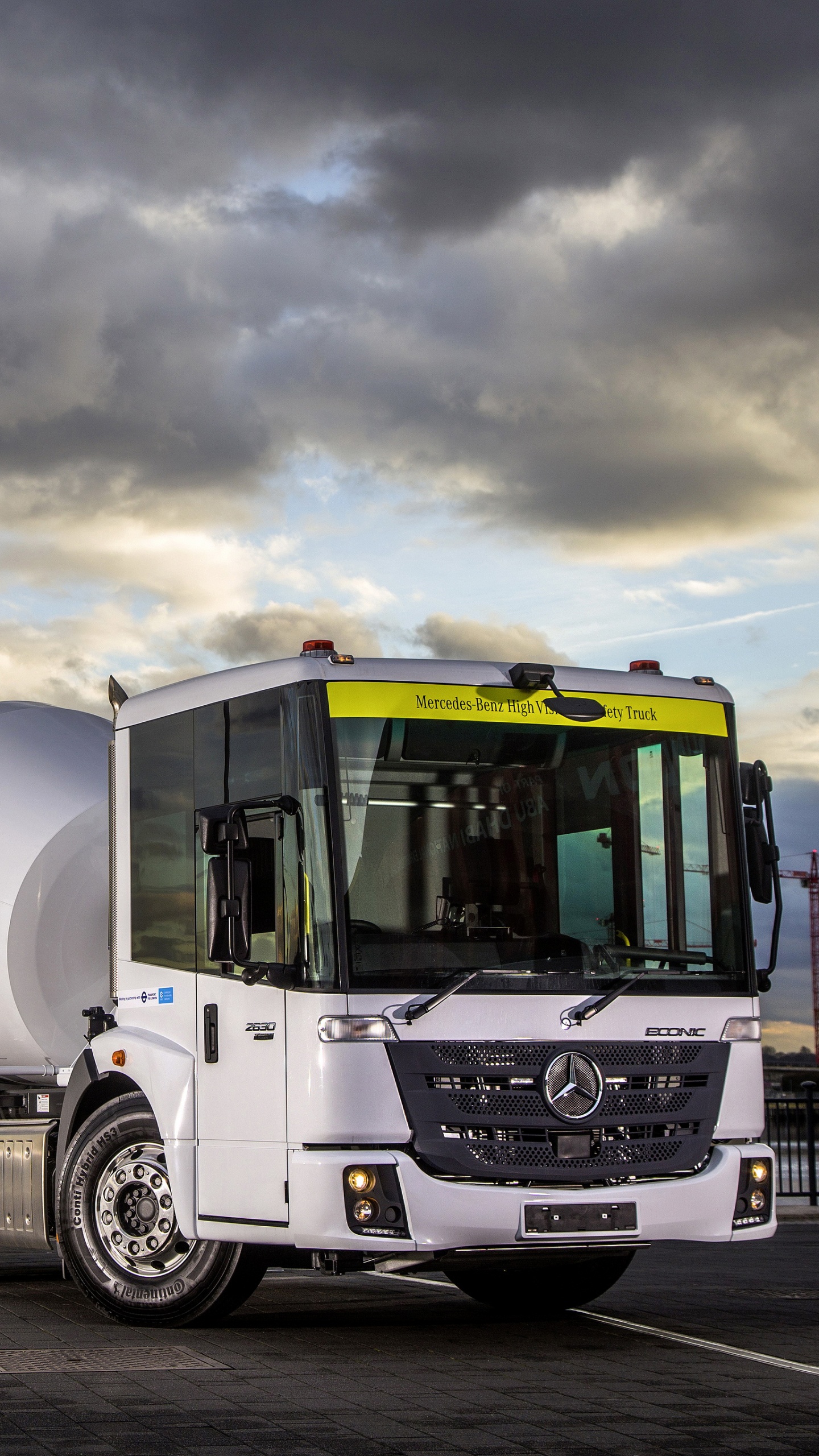 Обои грузовик, авто, Мерседес-Бенц Экоузник, транспорт, облако в разрешении 1440x2560
