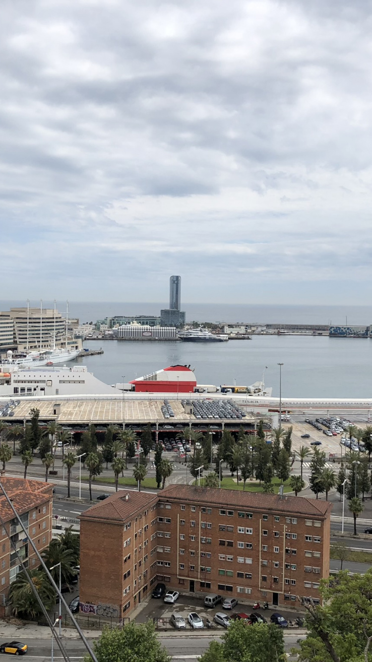 Обои всемирный торговый центр барселона, облако, город, соседство, вышка в разрешении 750x1334