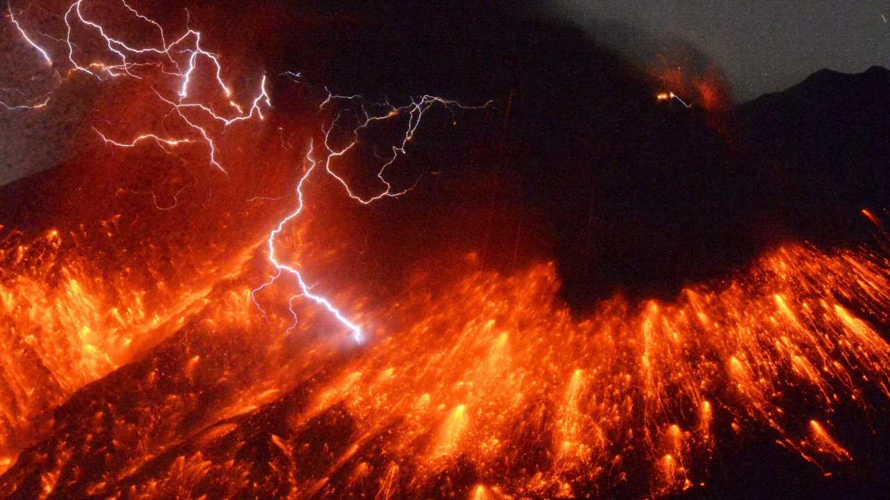 Обои Сакурадзима, вулкан, эксплозивное извержение, пламя, огонь в разрешении 1280x720
