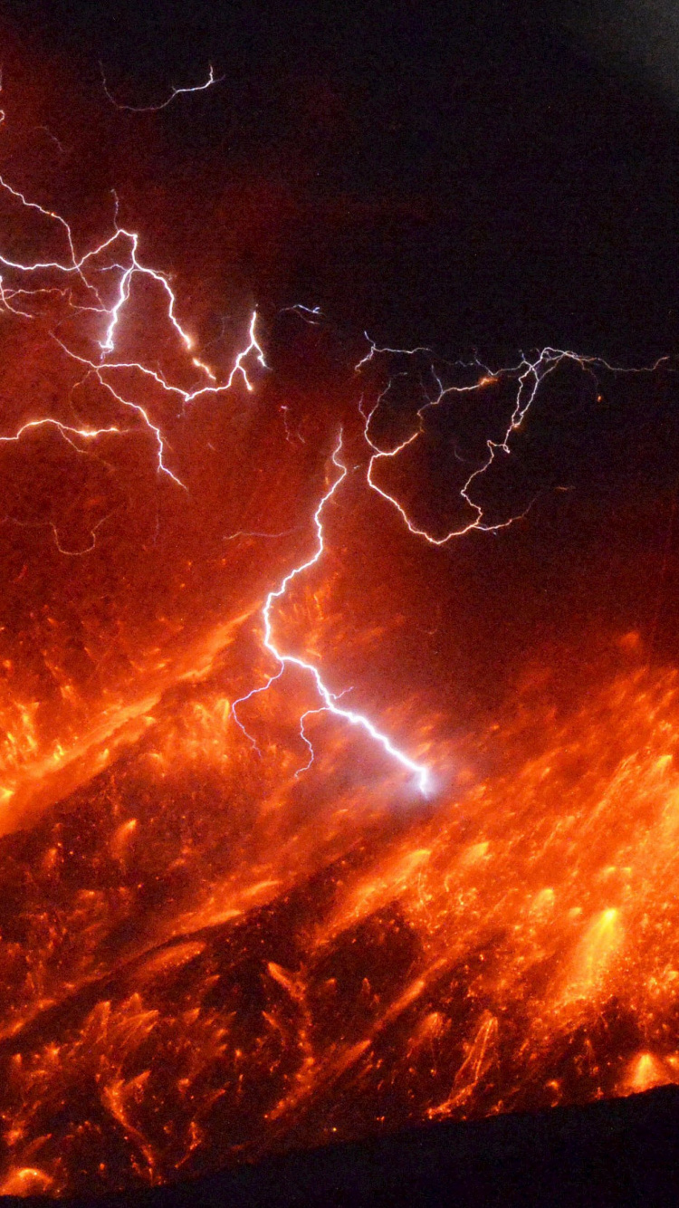 Обои Сакурадзима, вулкан, эксплозивное извержение, пламя, огонь в разрешении 750x1334