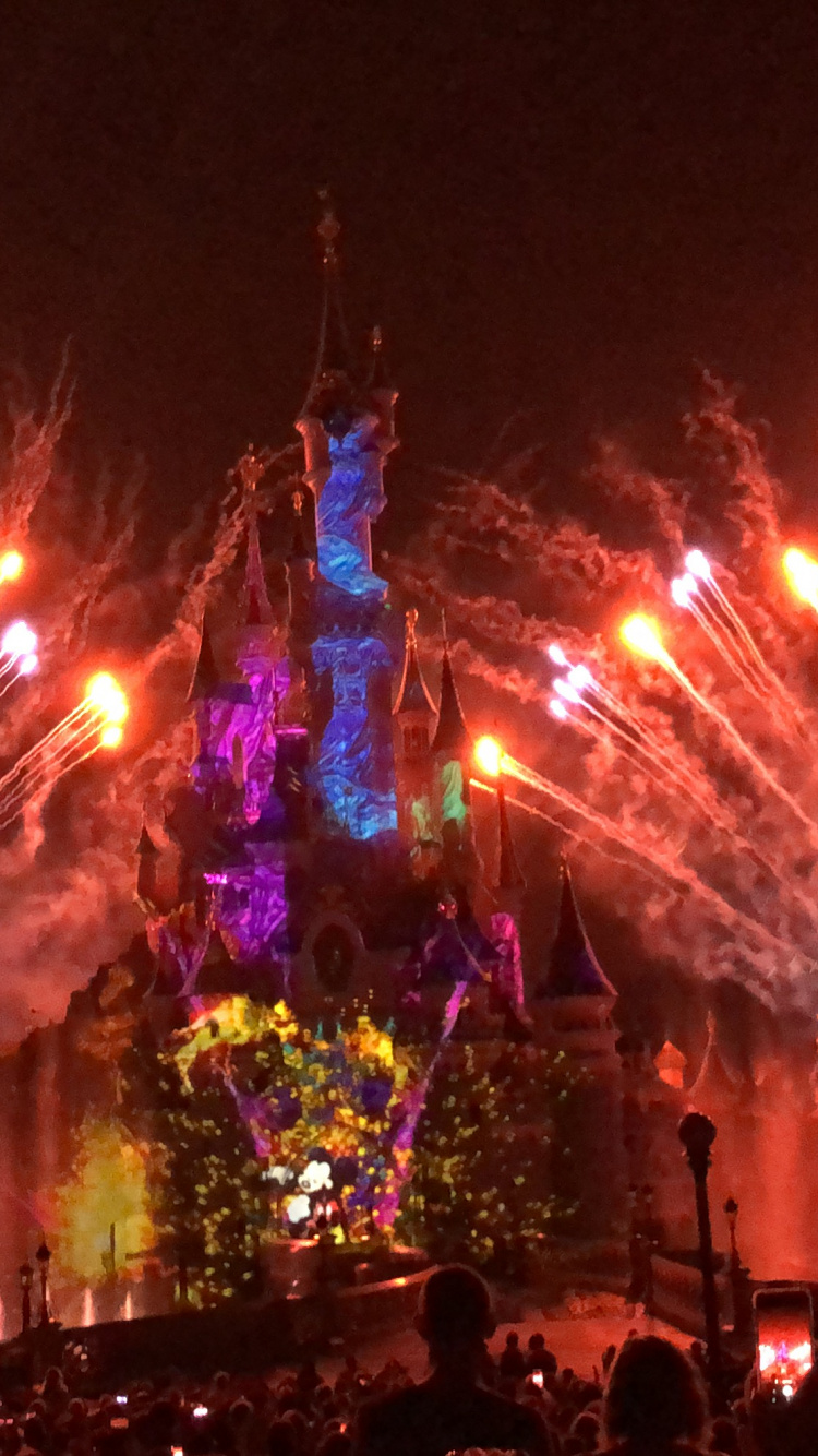 Обои Диснейленд, салют, канун Нового года, достопримечательность, ночь в разрешении 750x1334