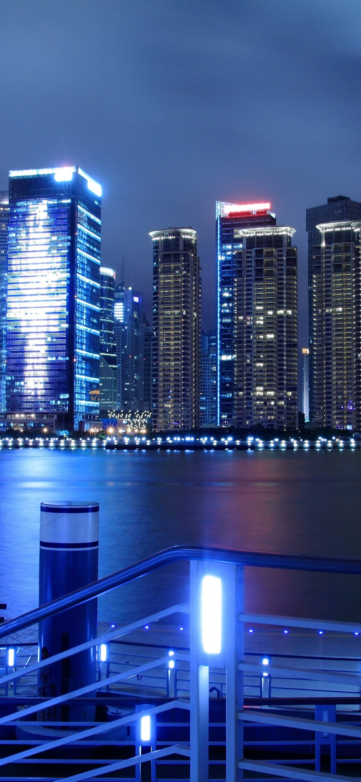 Обои телевизор, город, городской пейзаж, метрополия, линия горизонта в разрешении 1242x2688