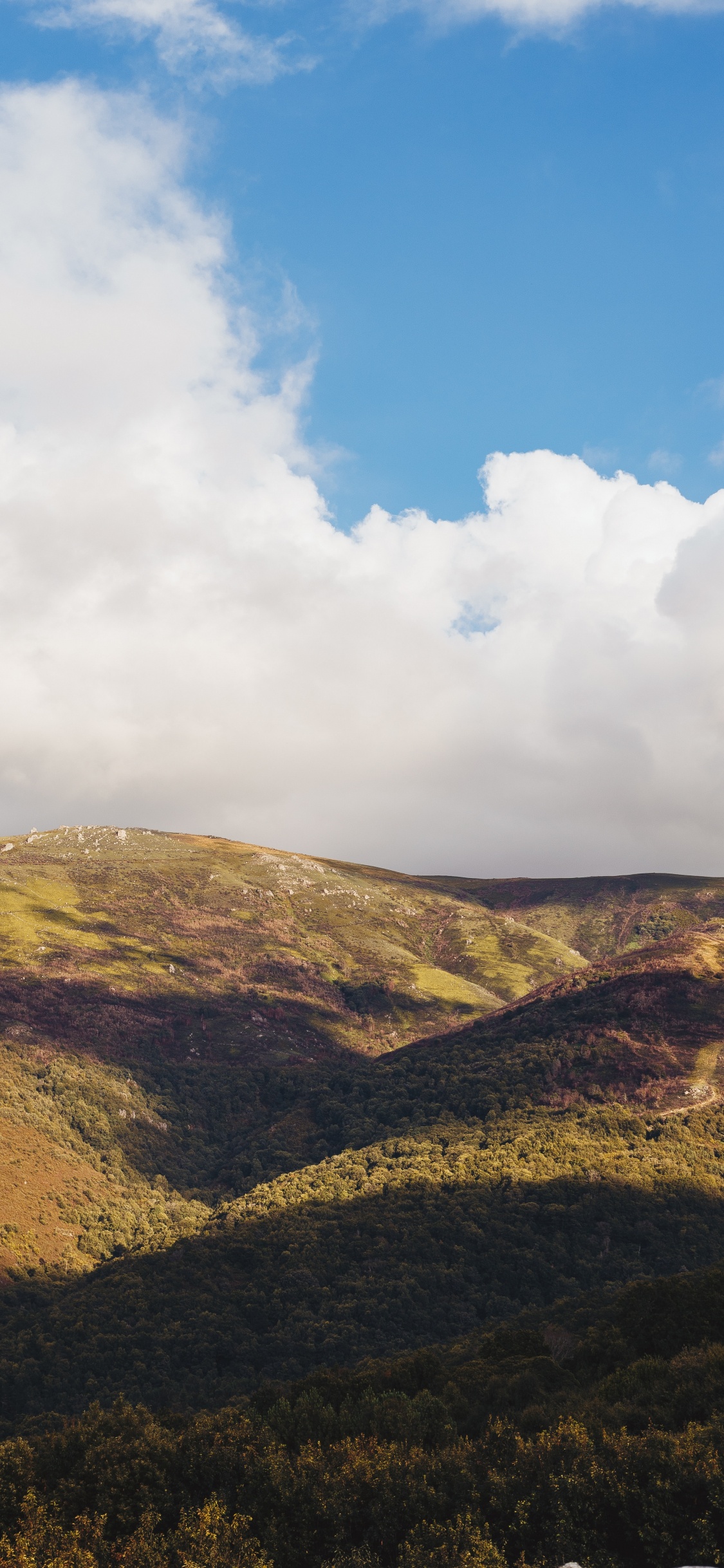 Обои нагорье, горный рельеф, гора, облако, холм в разрешении 1125x2436