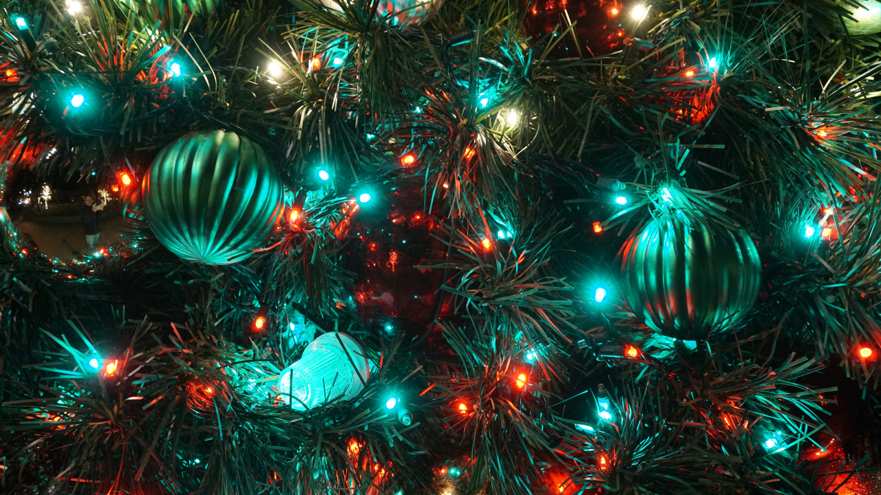 Обои Рождественский день, Рождественские огни, елка, Новый год, рождественский орнамент в разрешении 1280x720