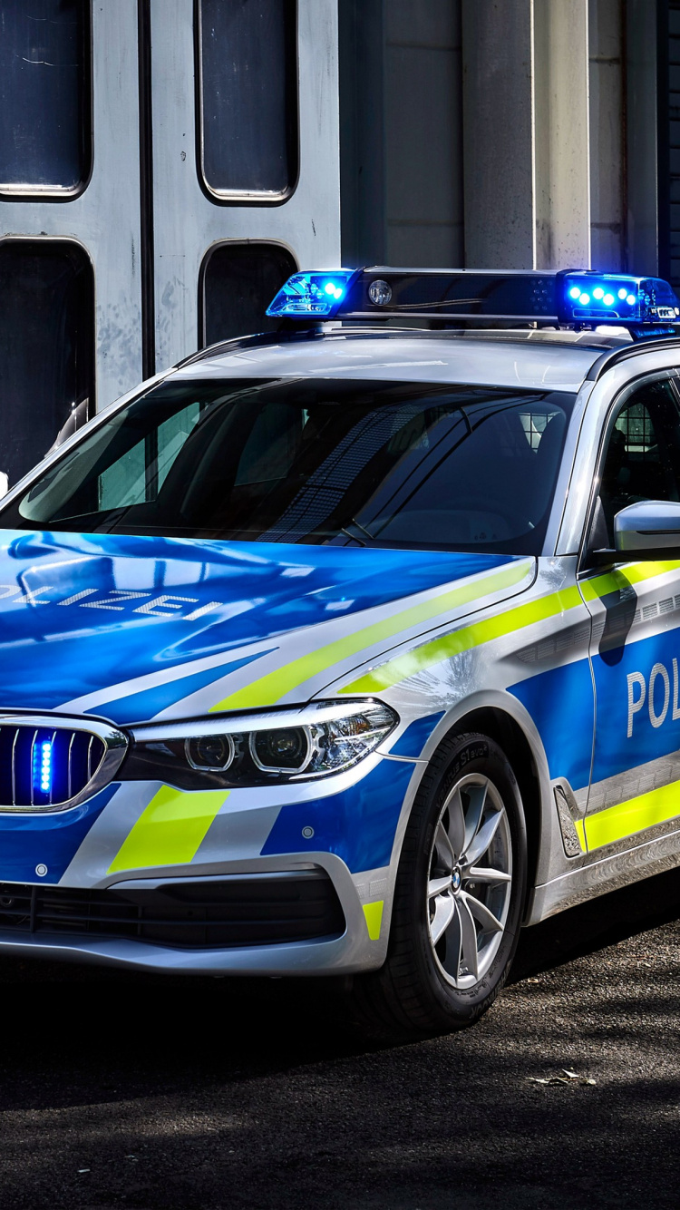 Обои полицейская машина, легковые автомобили, шина, колесо, синий в разрешении 750x1334