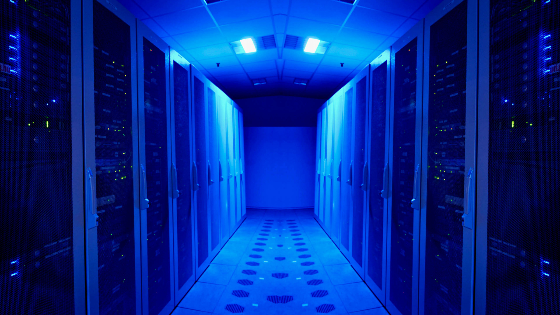Обои Серверная комната, центр обработки данных, Информационные технологии, синий, свет в разрешении 1920x1080