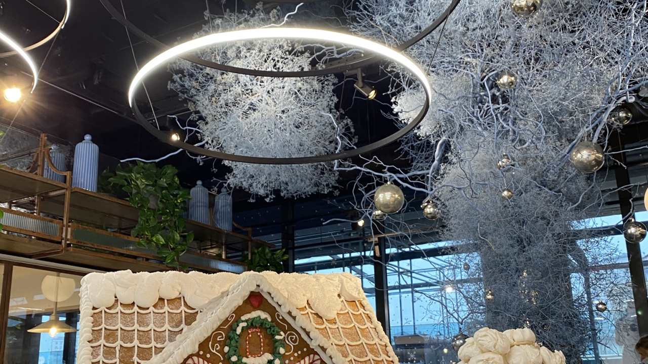 Обои зима, Рождественские украшения, Рождественский день, арт, осветительная арматура в разрешении 1280x720