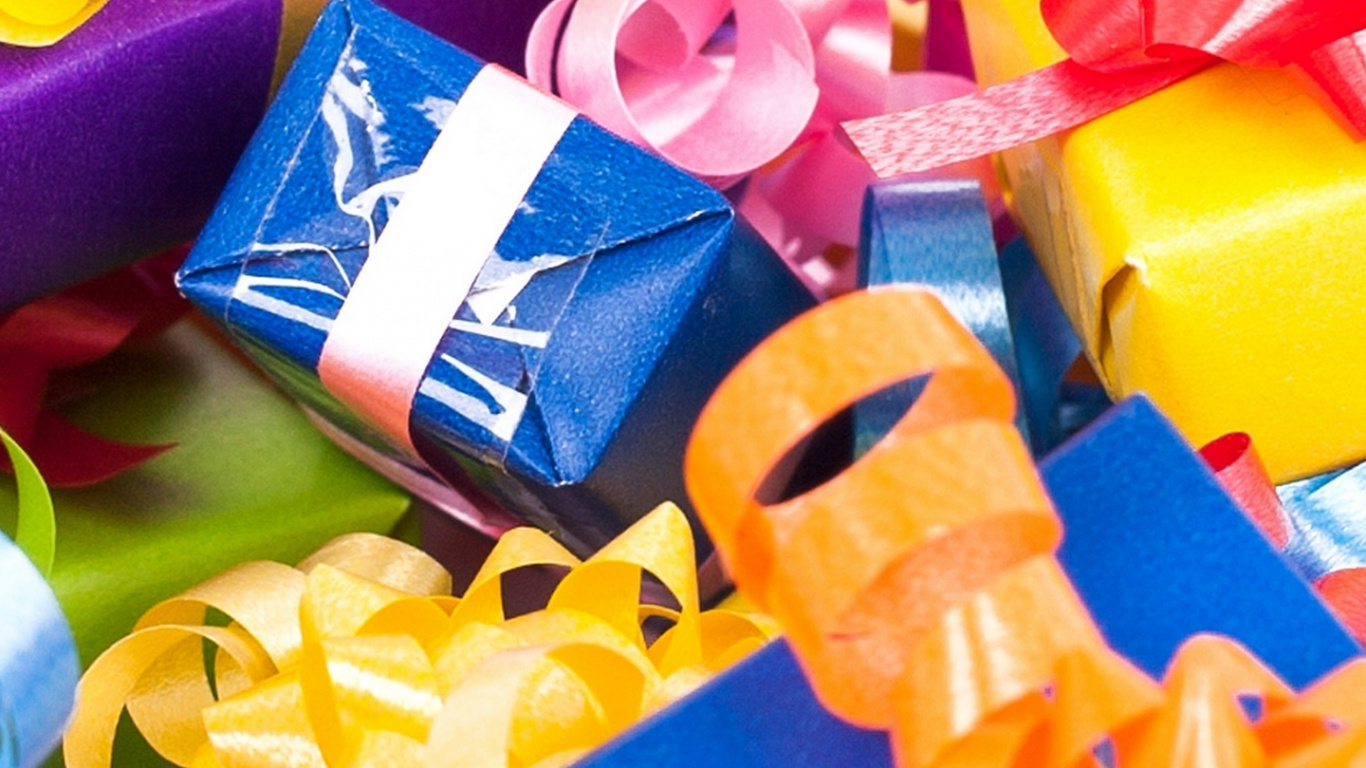 Обои цветочный букет, День Святого Валентина, пластик, корзина подарка еды, воздушный шарик в разрешении 1366x768