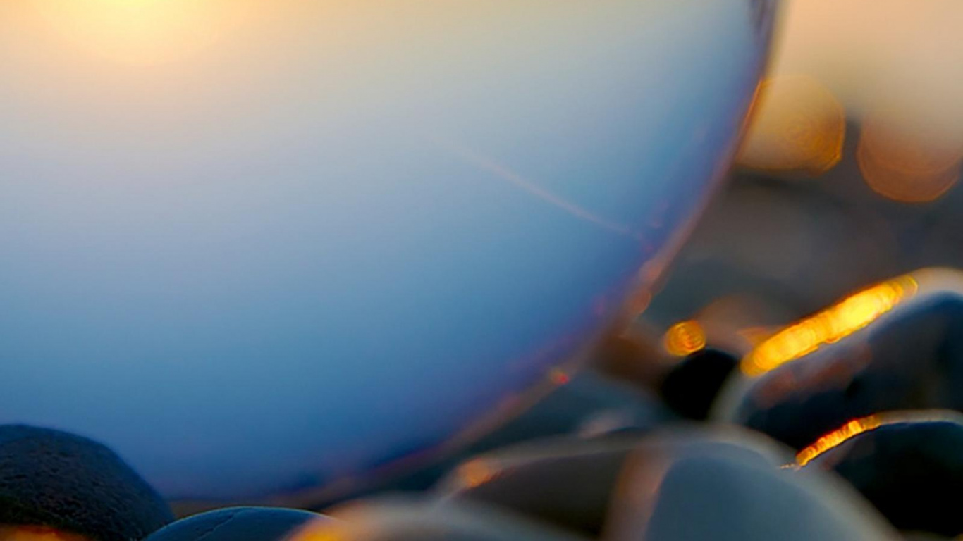 Обои андроид, сфера, отражение, вода, мяч в разрешении 1366x768