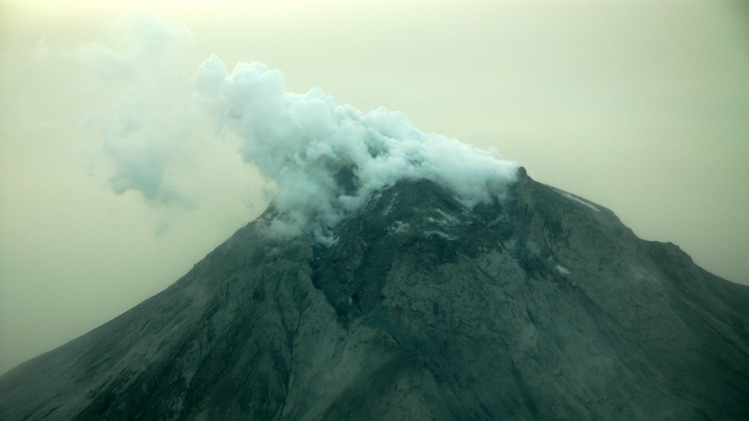 Обои типы вулканических извержений, вулкан, вулканического рельефа, стратовулкан, гора в разрешении 2560x1440