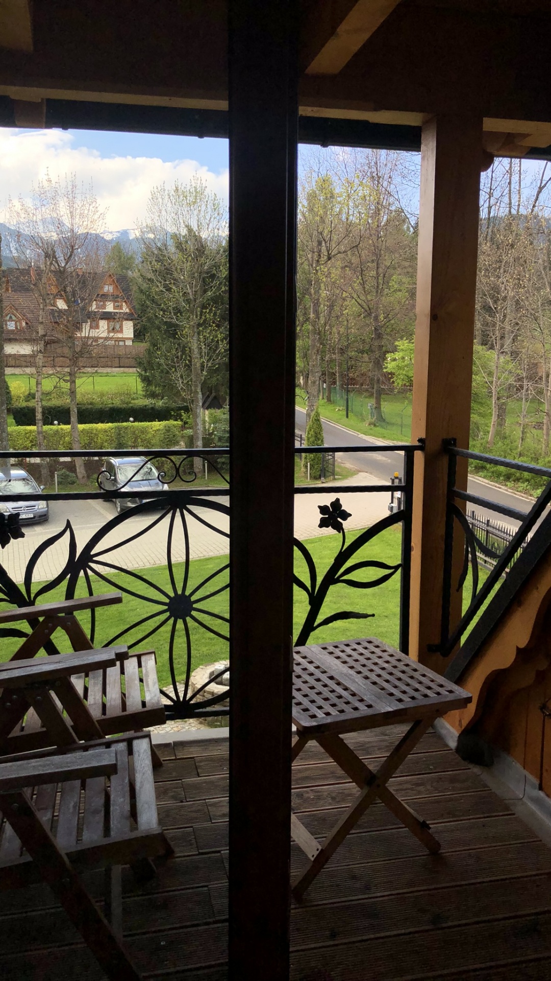 Обои Хаус, недвижимость, крыльцо, балкон, древесина в разрешении 1080x1920