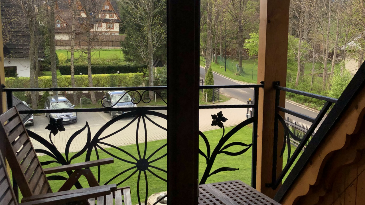 Обои Хаус, недвижимость, крыльцо, балкон, древесина в разрешении 1280x720