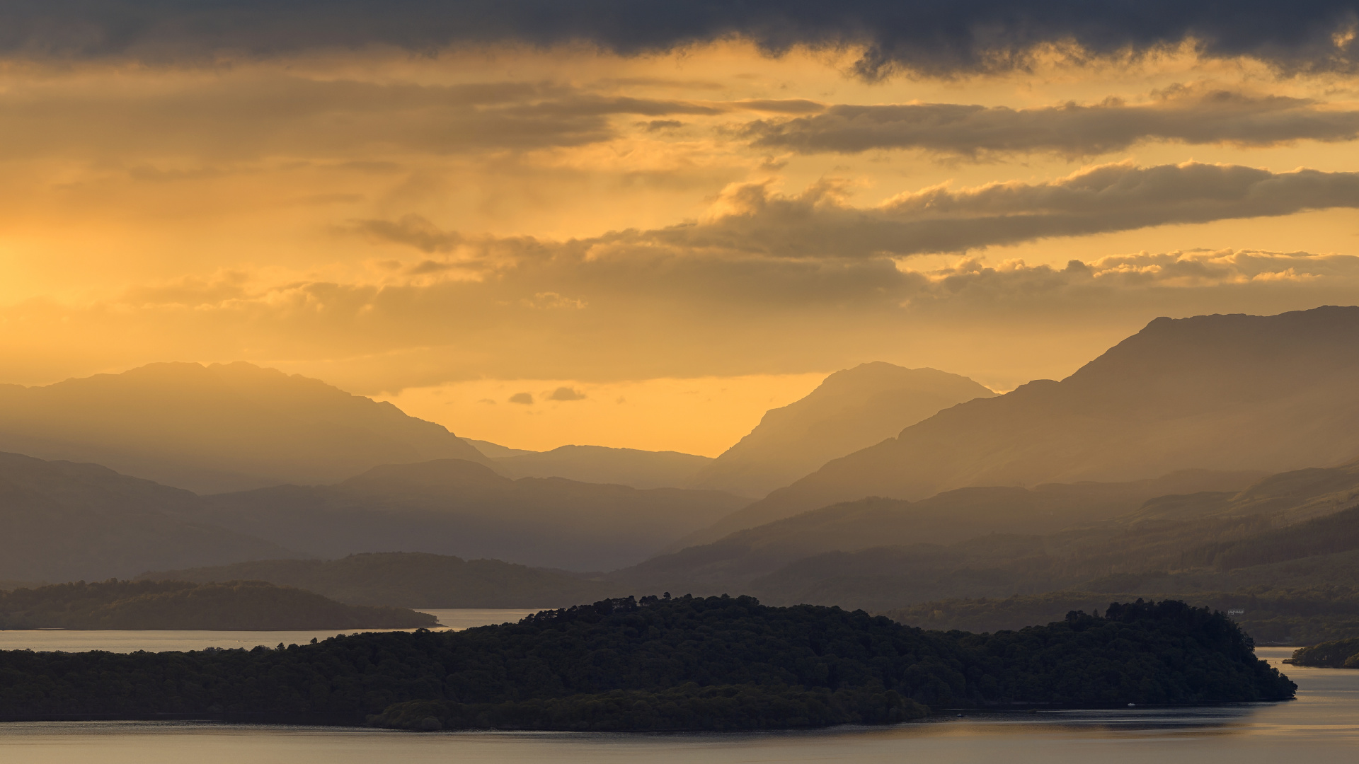 Обои нагорье, облако, горизонт, водохранилище, озеро в разрешении 1920x1080