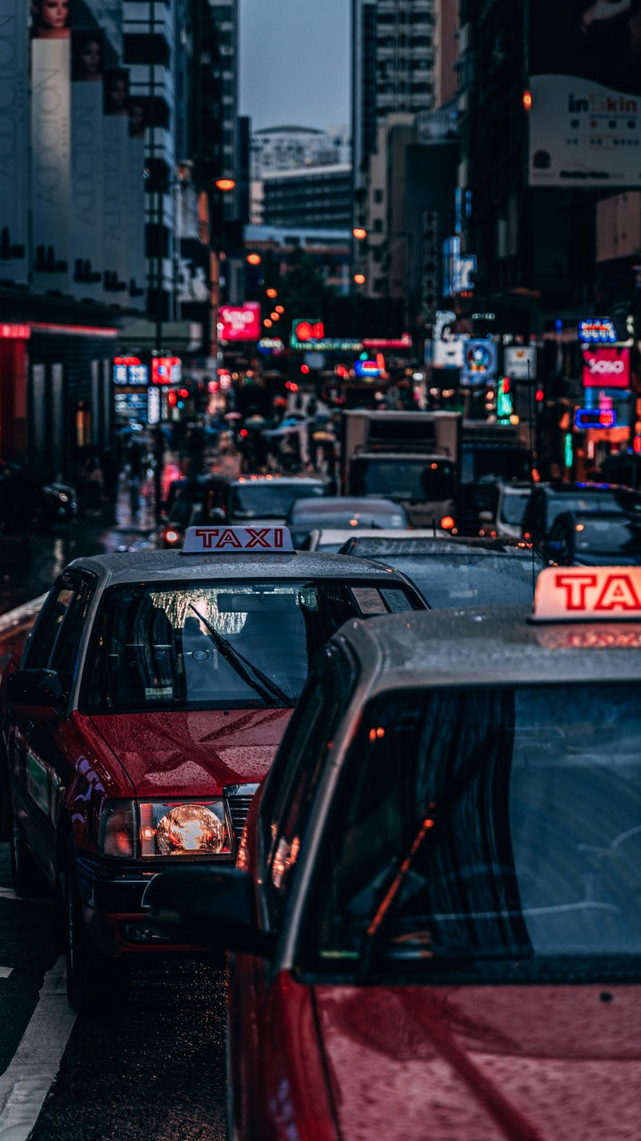 Обои легковые автомобили, автомобильное освещение, капюшон, здание, инфраструктура в разрешении 720x1280