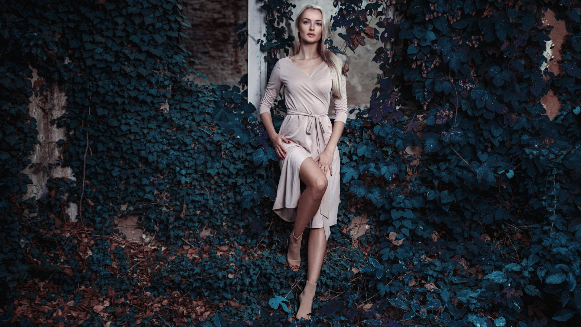 Обои манекенщица, фэшн, красота, высокая мода, нога в разрешении 1920x1080