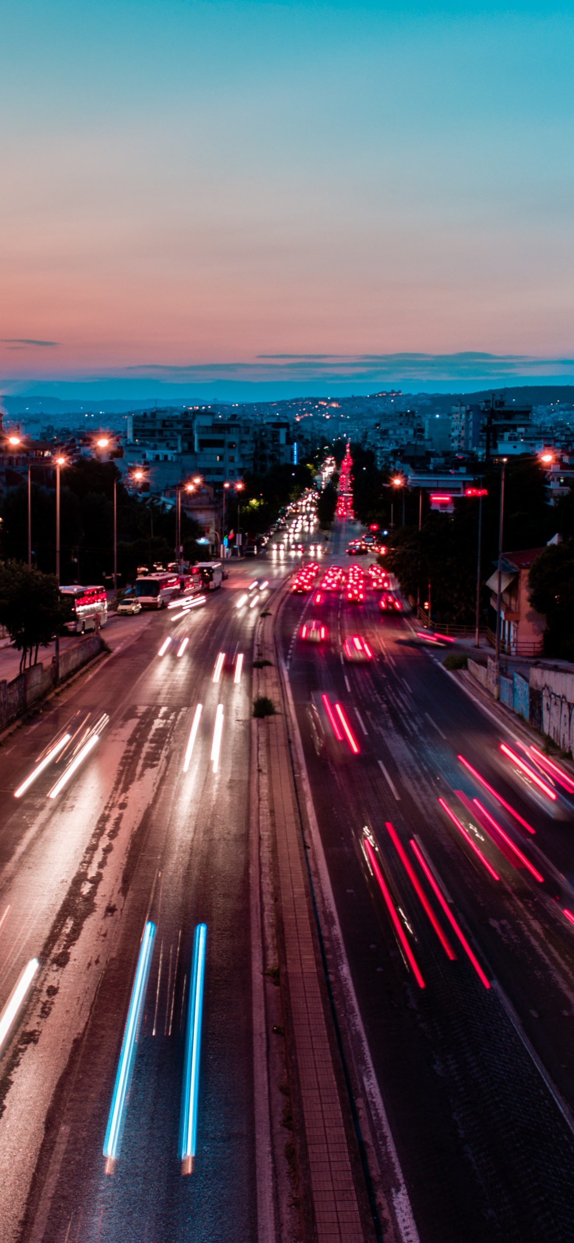 Обои дорога, городской район, красный цвет, магистраль, ночь в разрешении 1125x2436