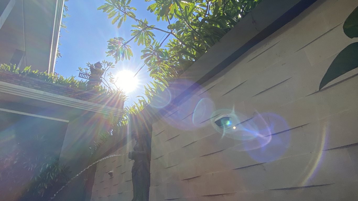 Обои вода, солнечный свет, дневное освещение, свет, блик в разрешении 1366x768