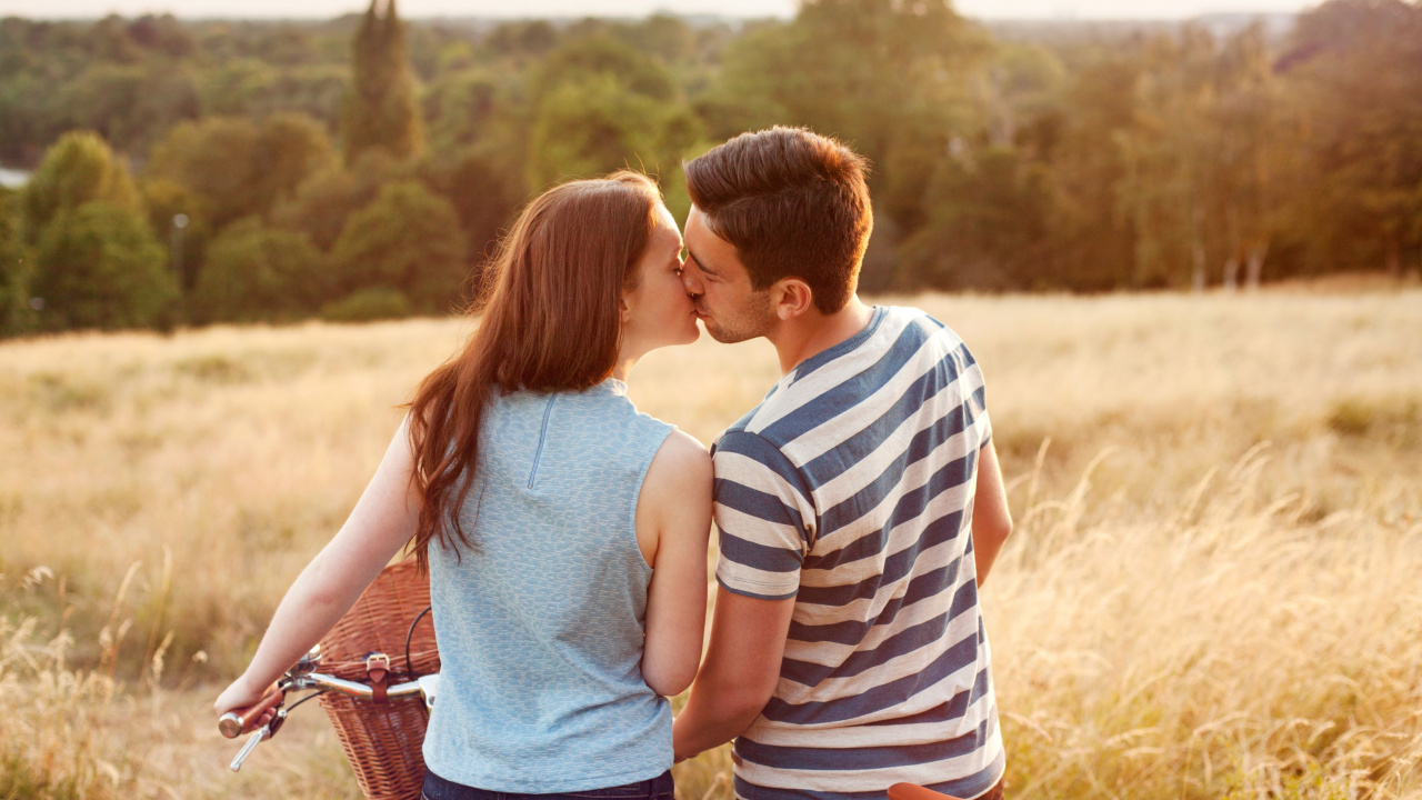 Обои поцелуй, Всемирный день поцелуя, роман, молодой человек, Люди в природе в разрешении 1280x720