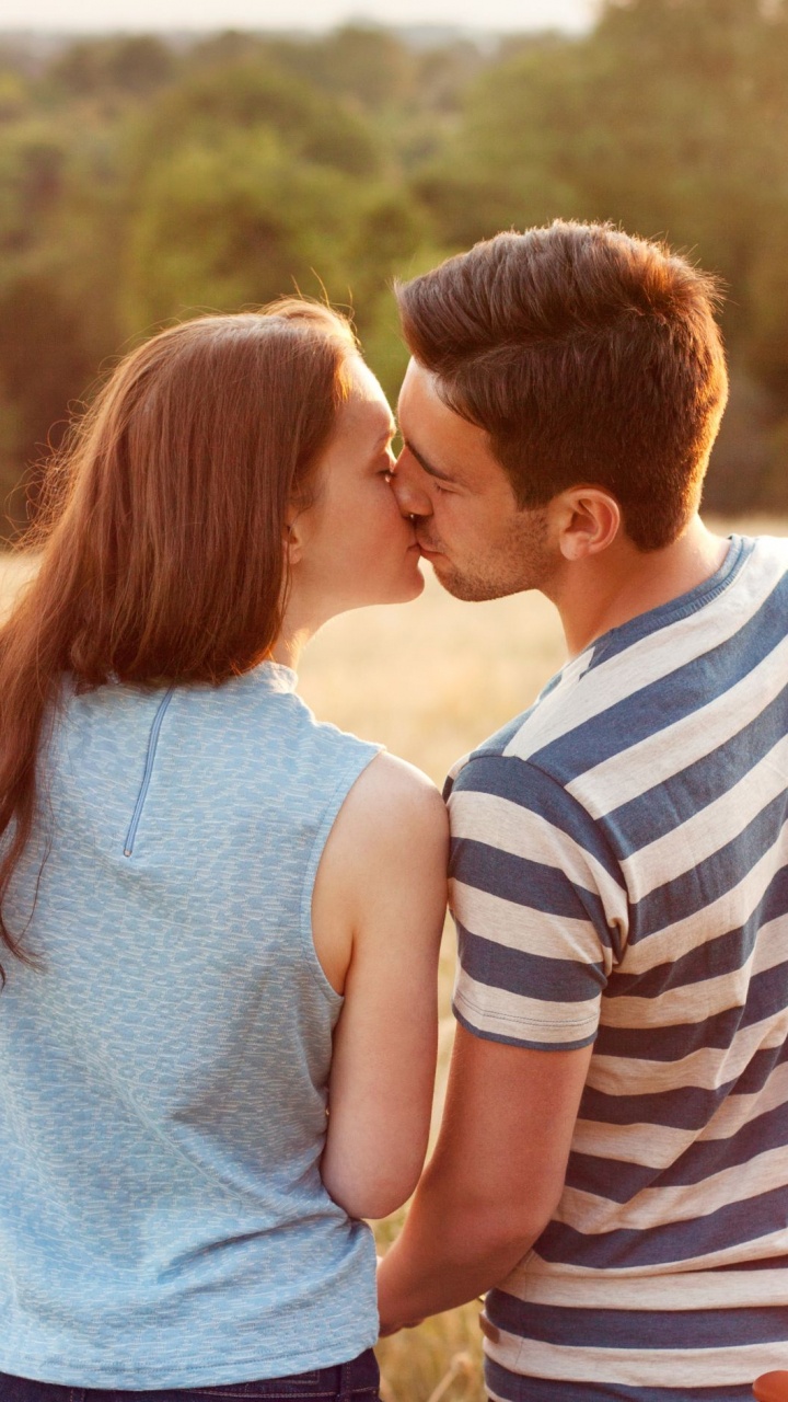 Обои поцелуй, Всемирный день поцелуя, роман, молодой человек, Люди в природе в разрешении 720x1280