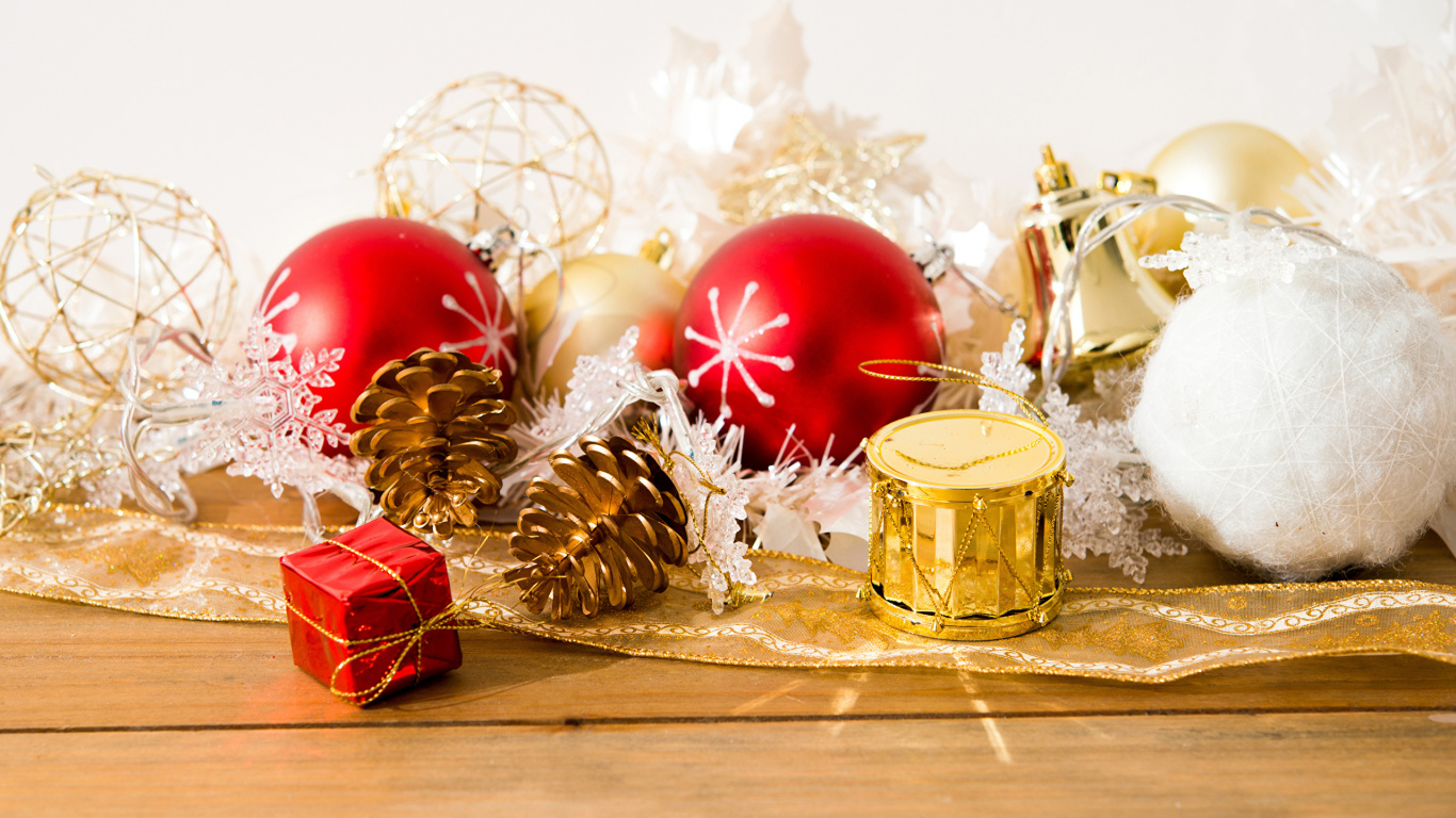 Обои Рождественский день, рождественский орнамент, Рождественские украшения, Рождество, Новый год в разрешении 1366x768