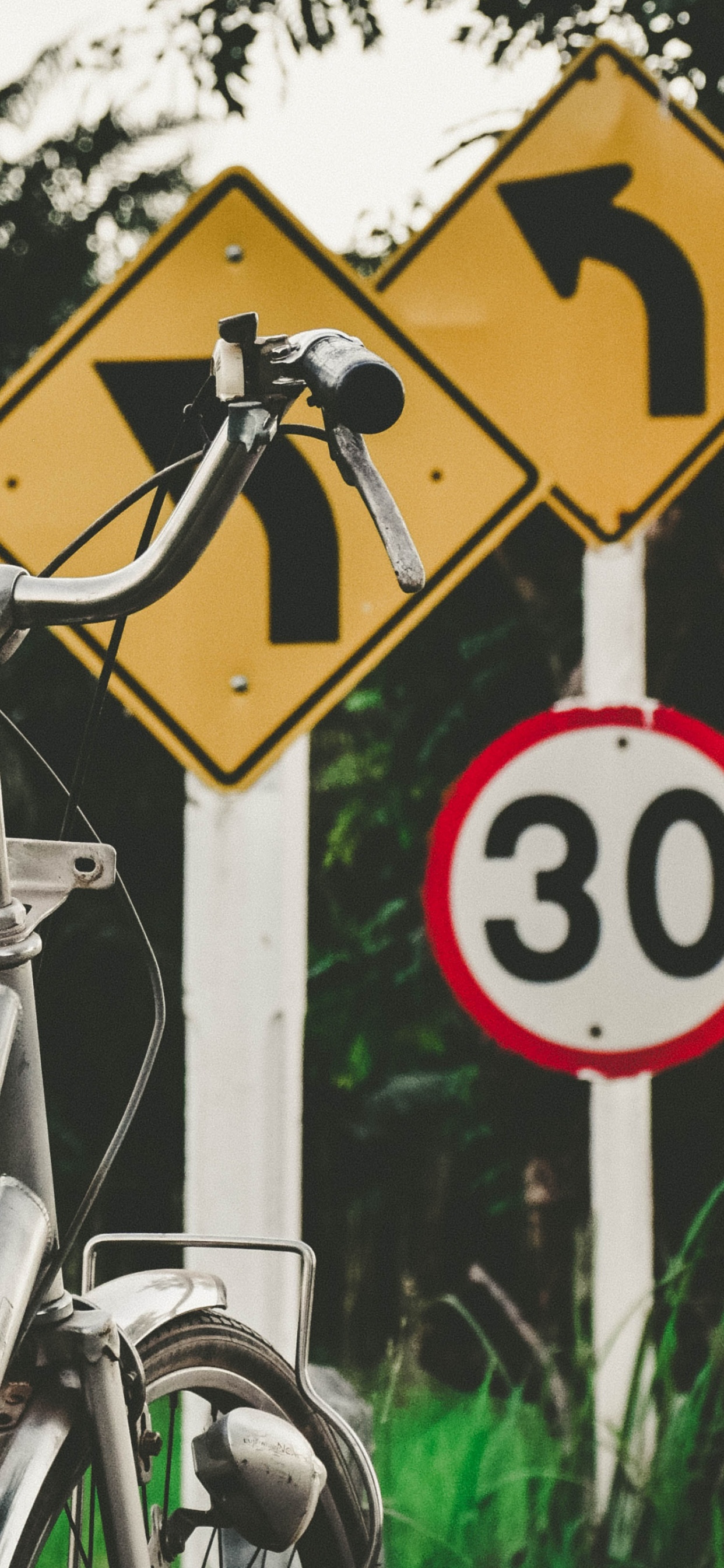 Обои знак, вывеска, велосипед, иллюстрация, дорога в разрешении 1242x2688