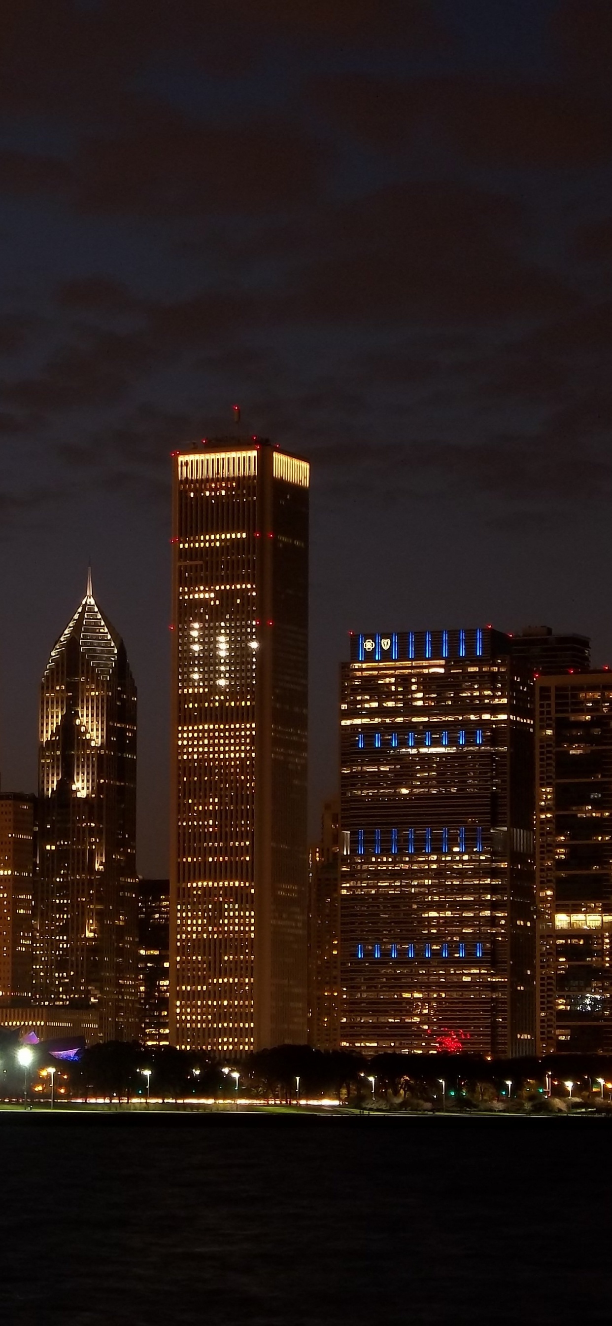 Обои Чикаго, небоскреб, город, городской пейзаж, линия горизонта в разрешении 1242x2688