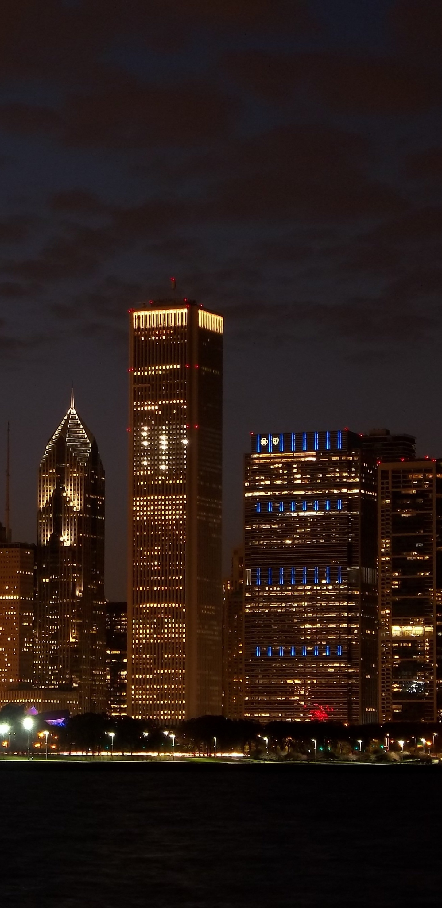 Обои Чикаго, небоскреб, город, городской пейзаж, линия горизонта в разрешении 1440x2960